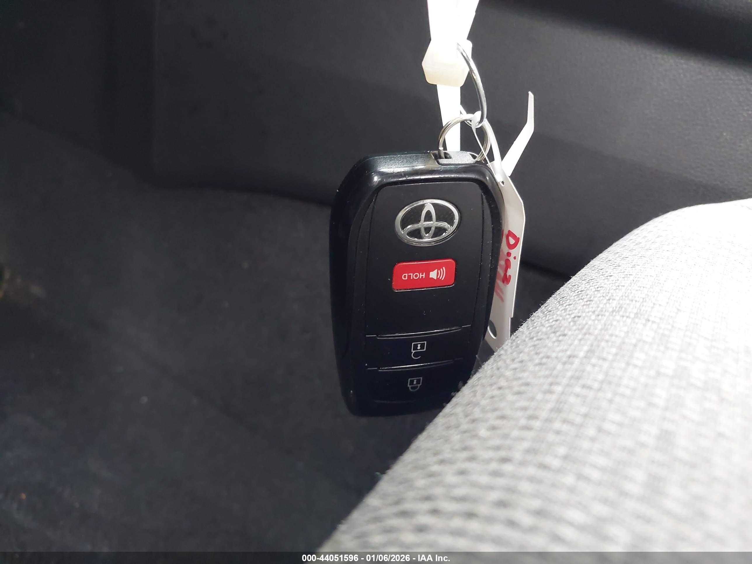 TOYOTA PRIUS image 11