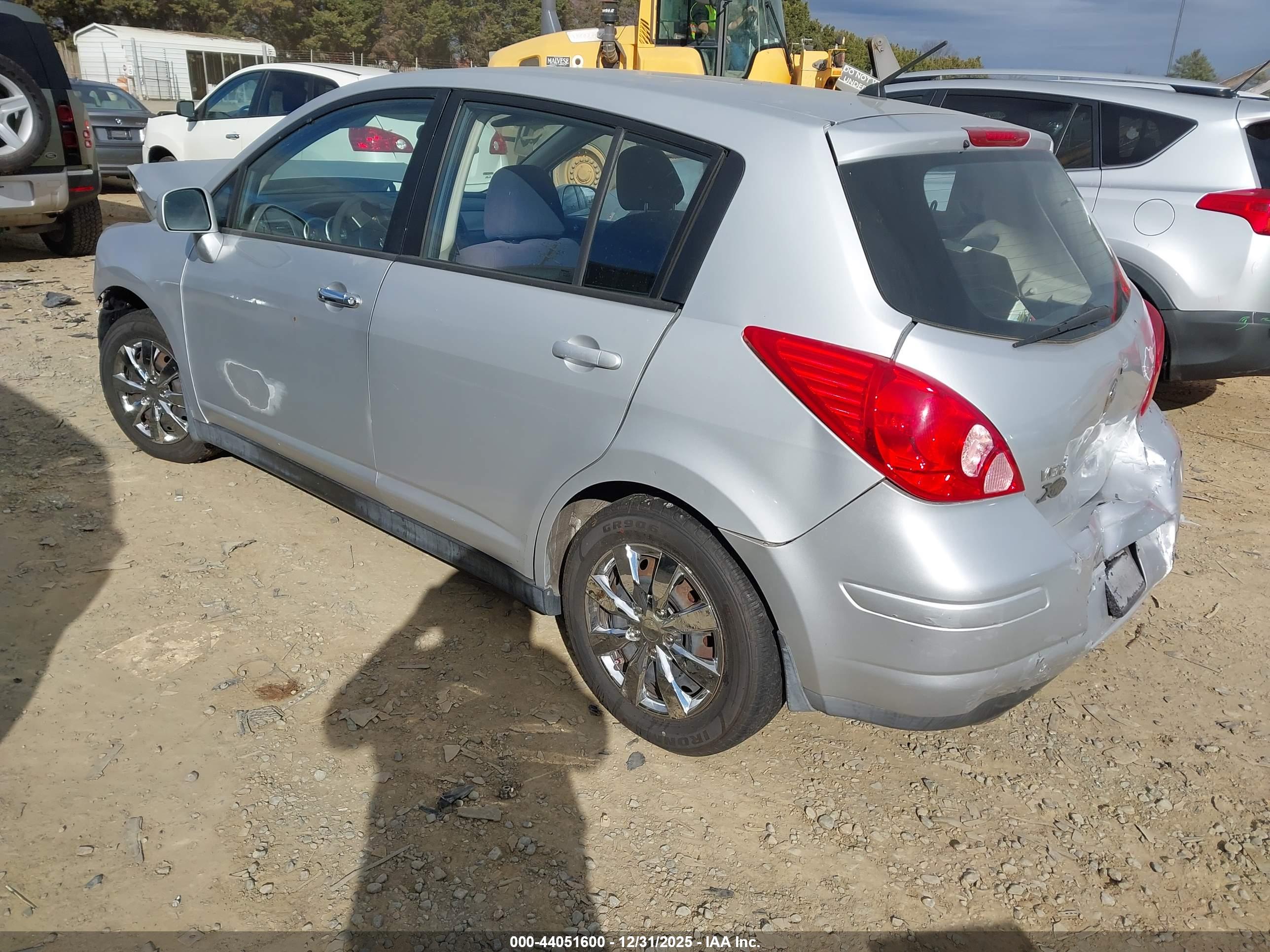 NISSAN VERSA image 3