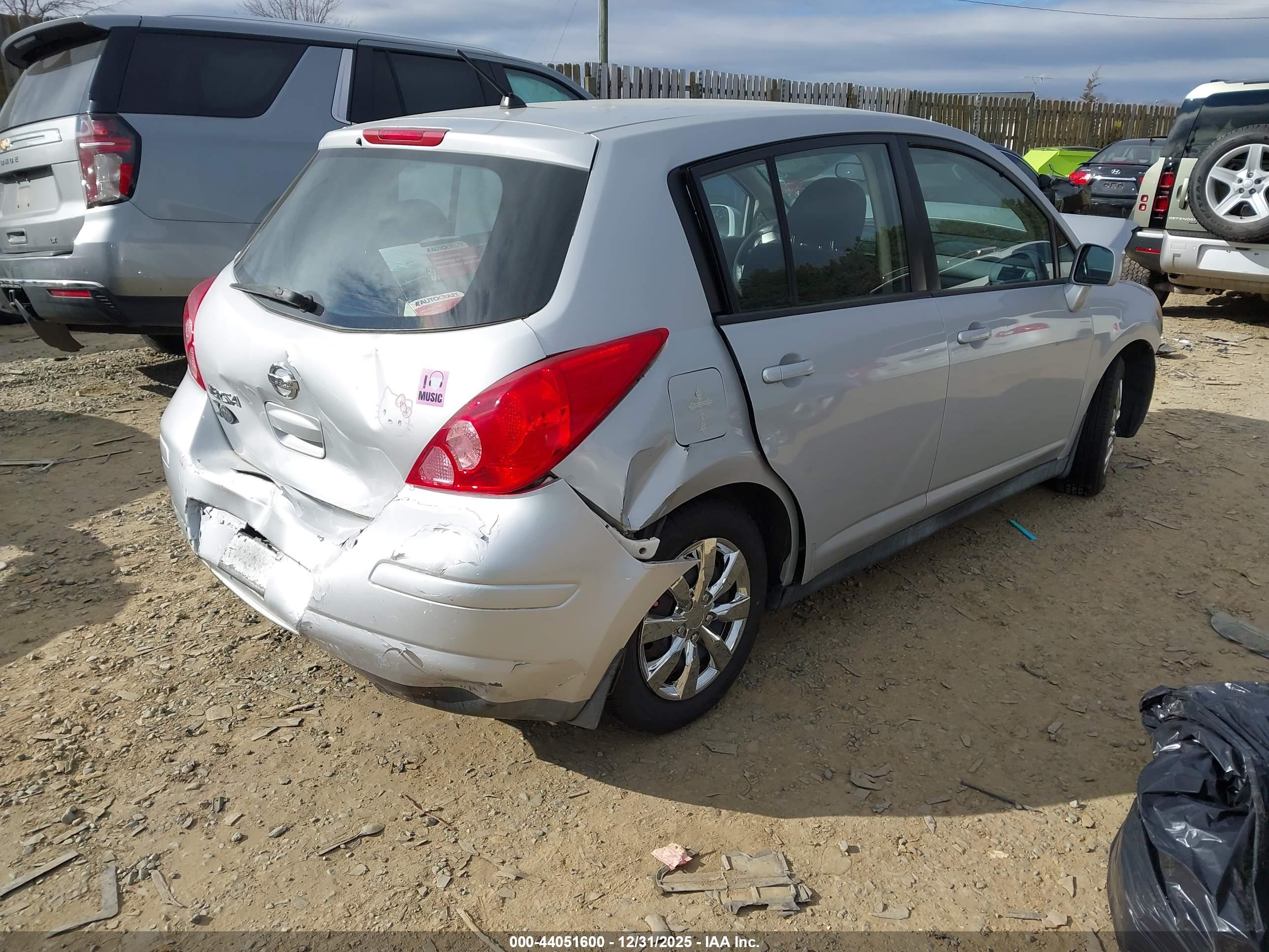 NISSAN VERSA image 4