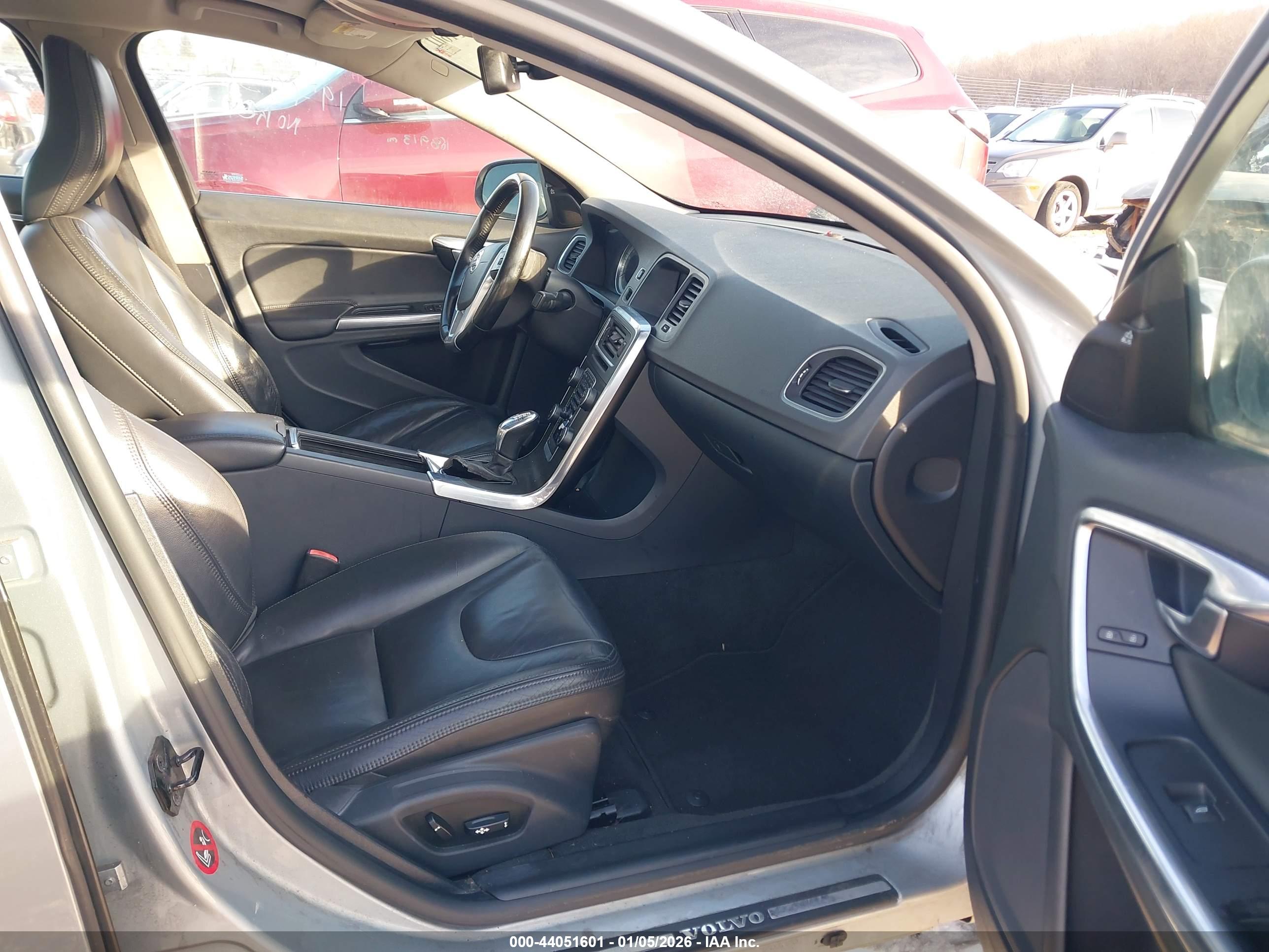 VOLVO S60 image 5
