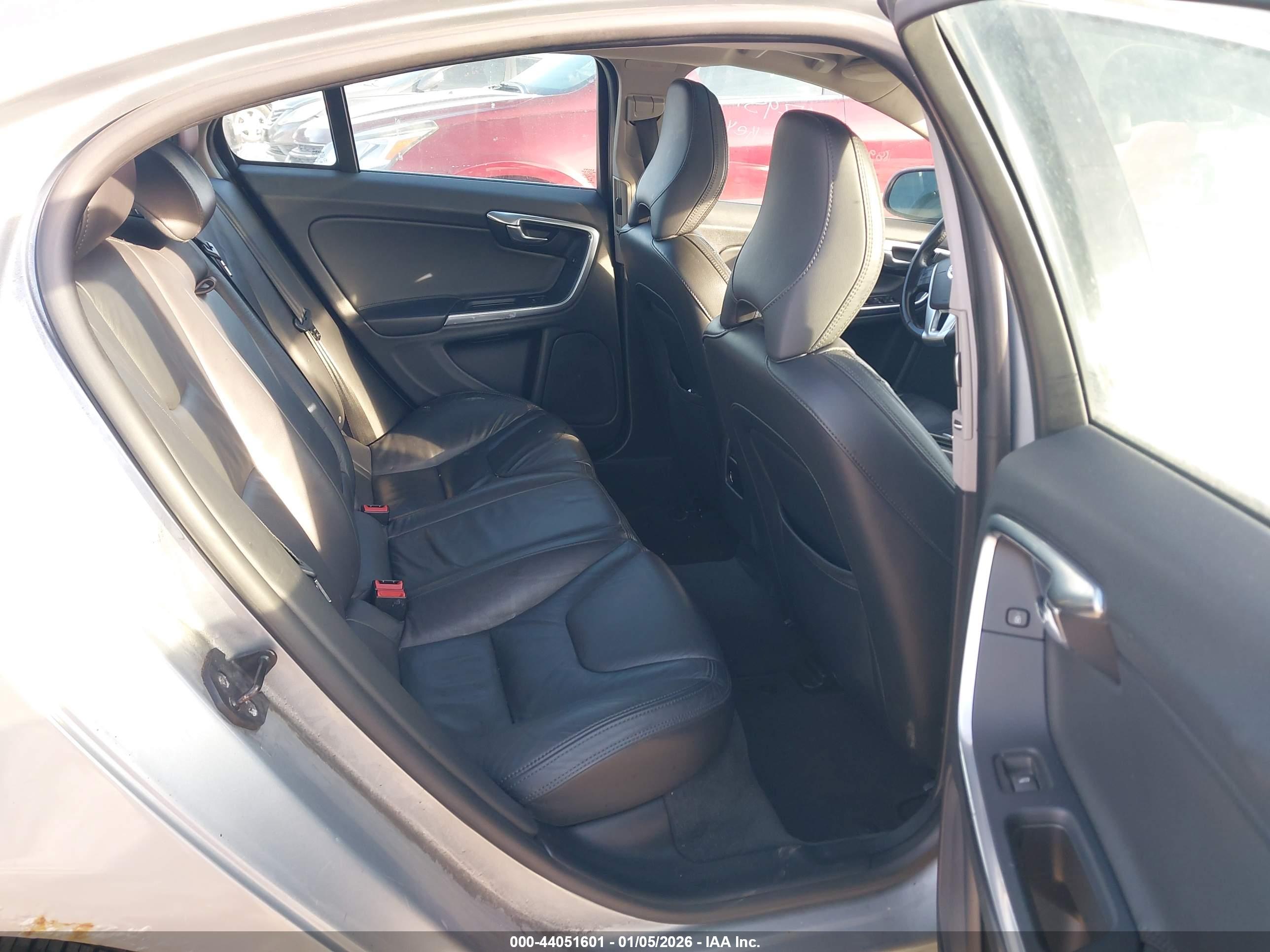 VOLVO S60 image 8