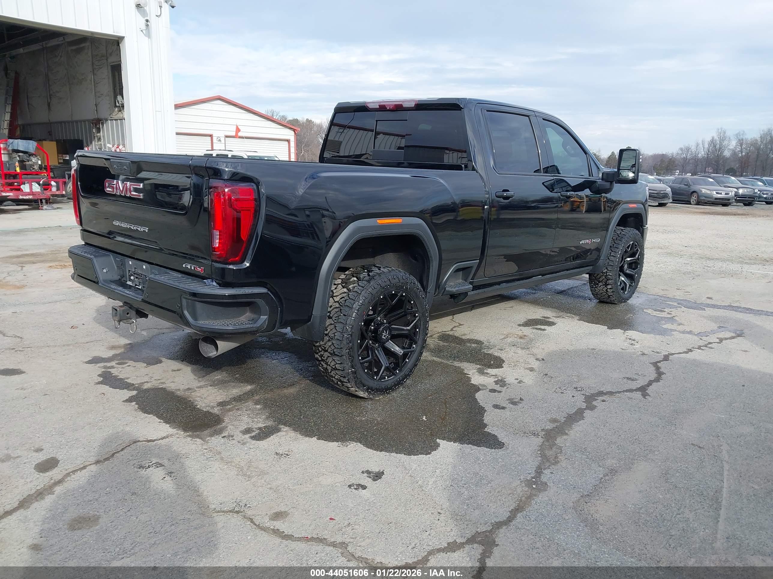 GMC SIERRA image 4