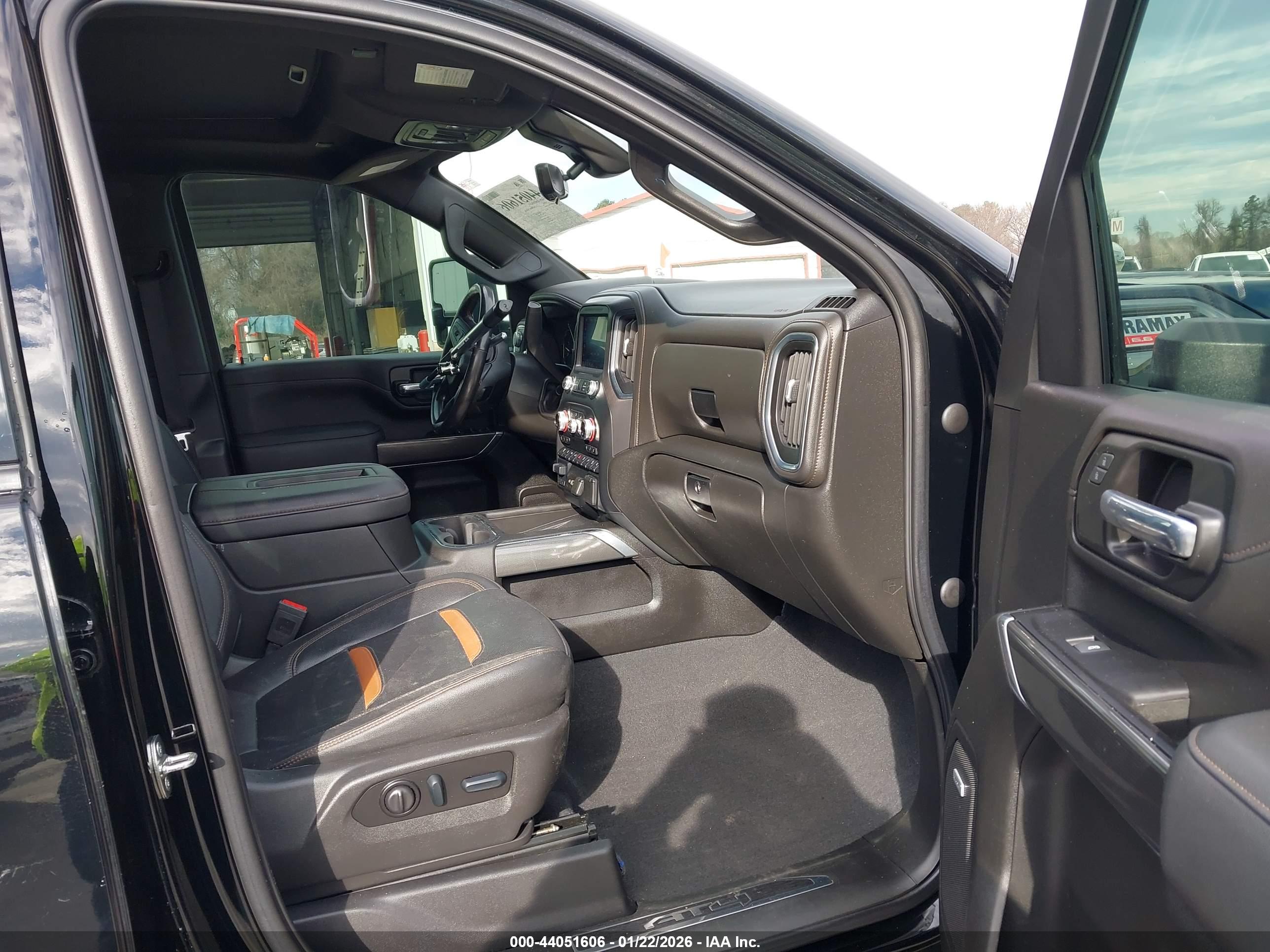 GMC SIERRA image 8