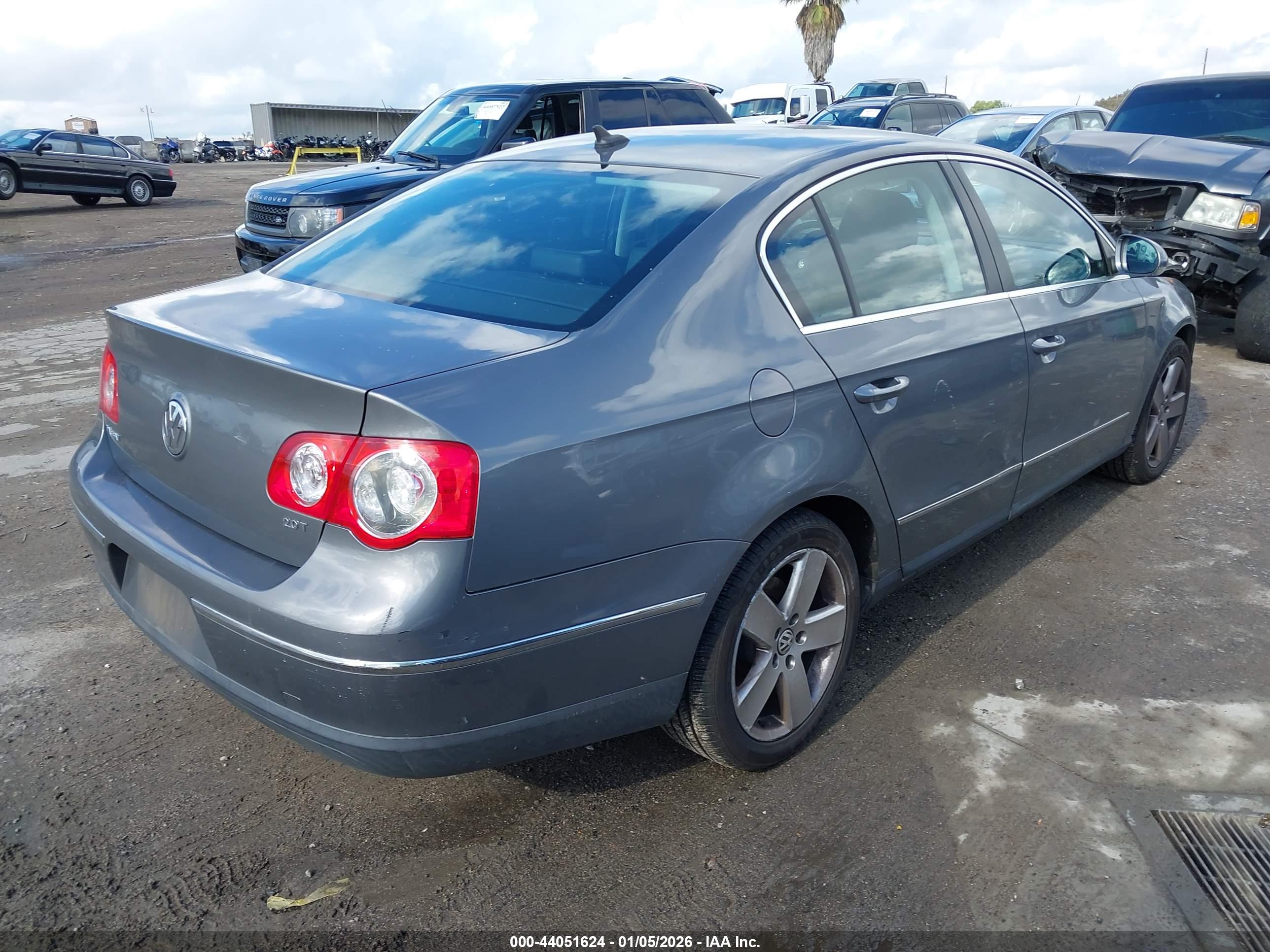 VOLKSWAGEN PASSAT image 4