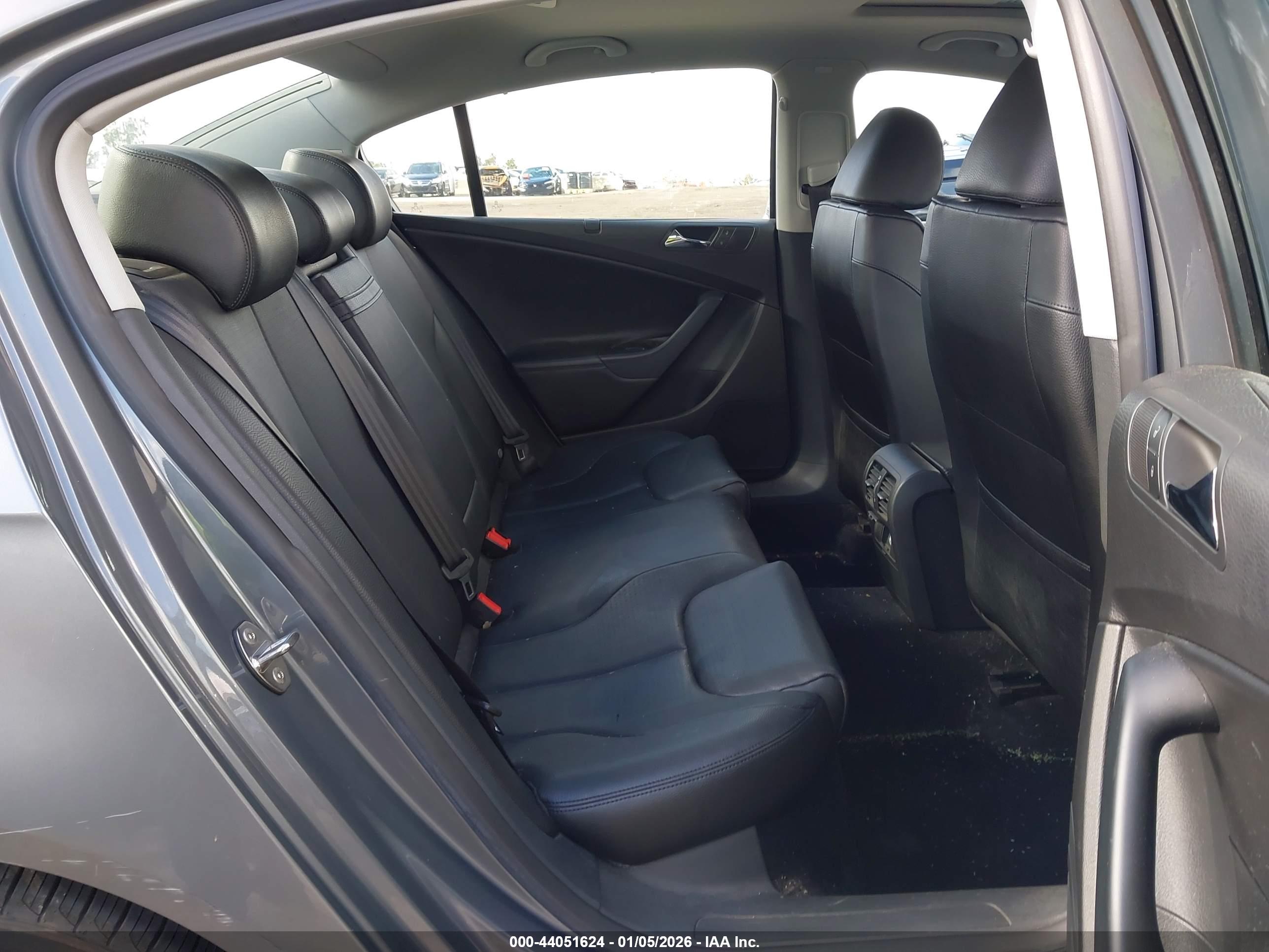 VOLKSWAGEN PASSAT image 8