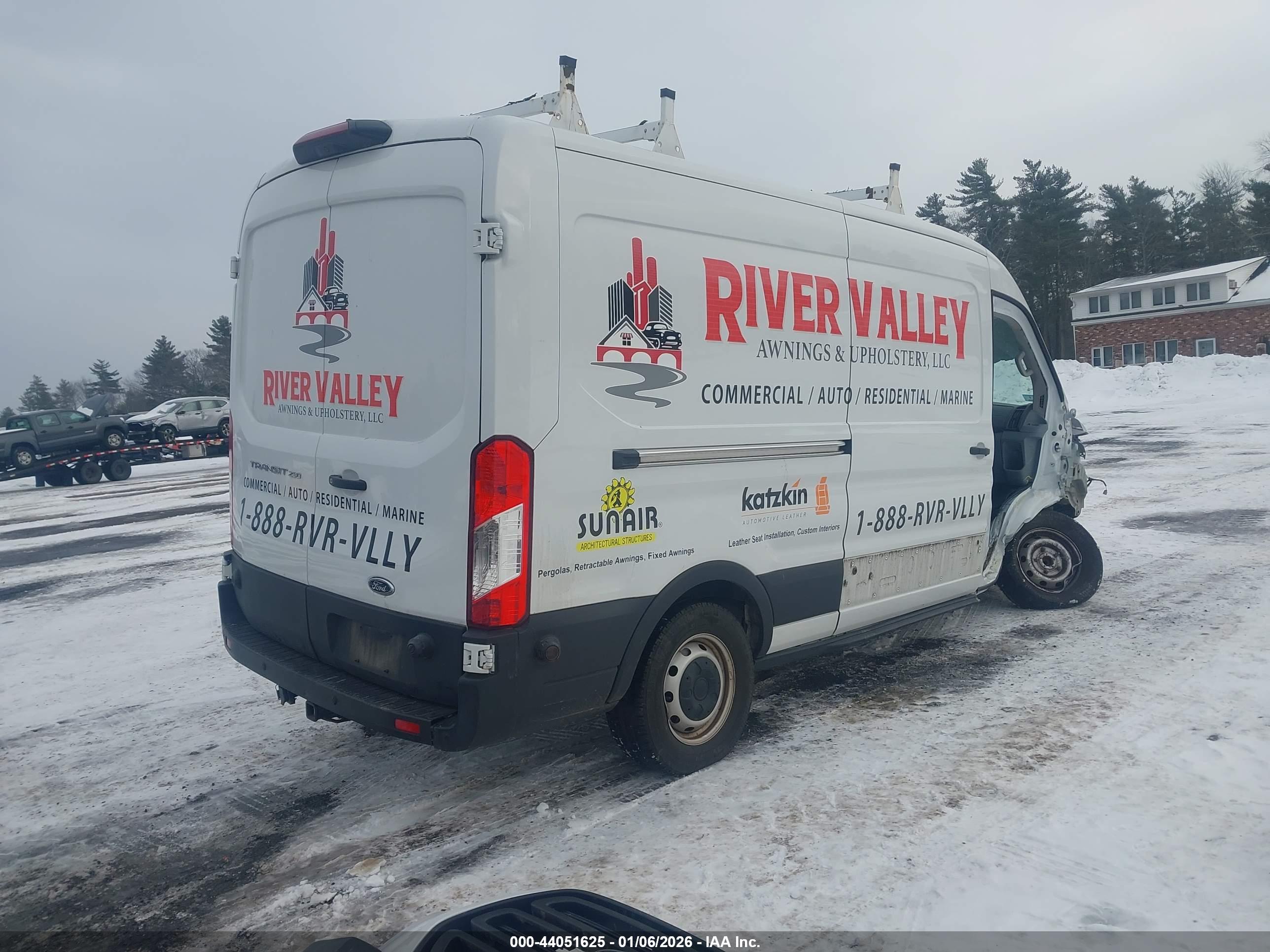 FORD TRANSIT-250 image 4