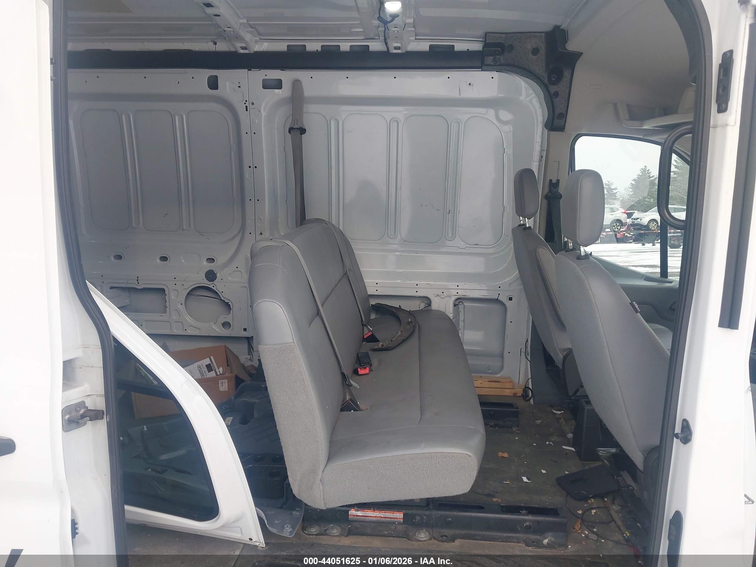 FORD TRANSIT-250 image 8