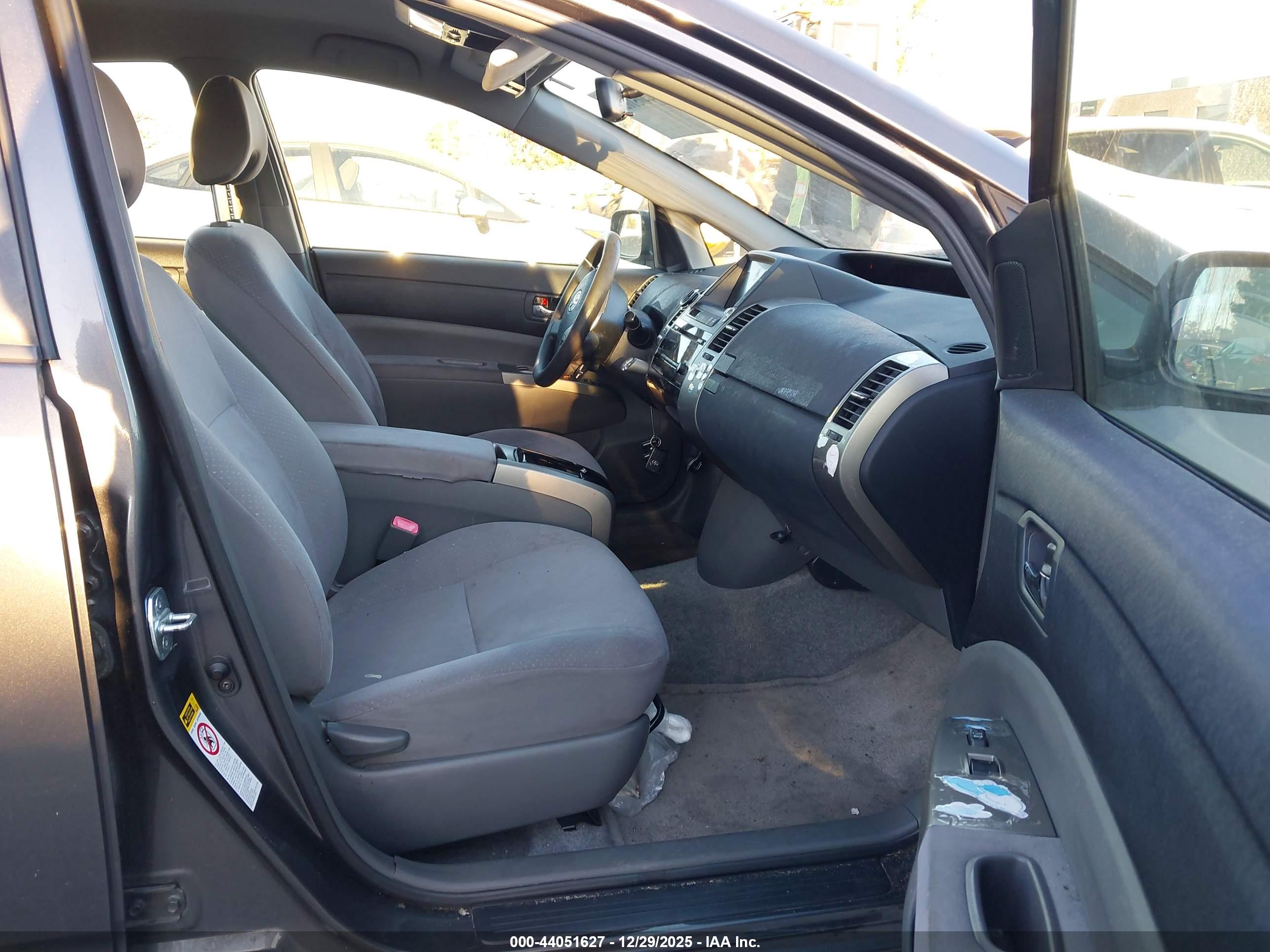 TOYOTA PRIUS image 5