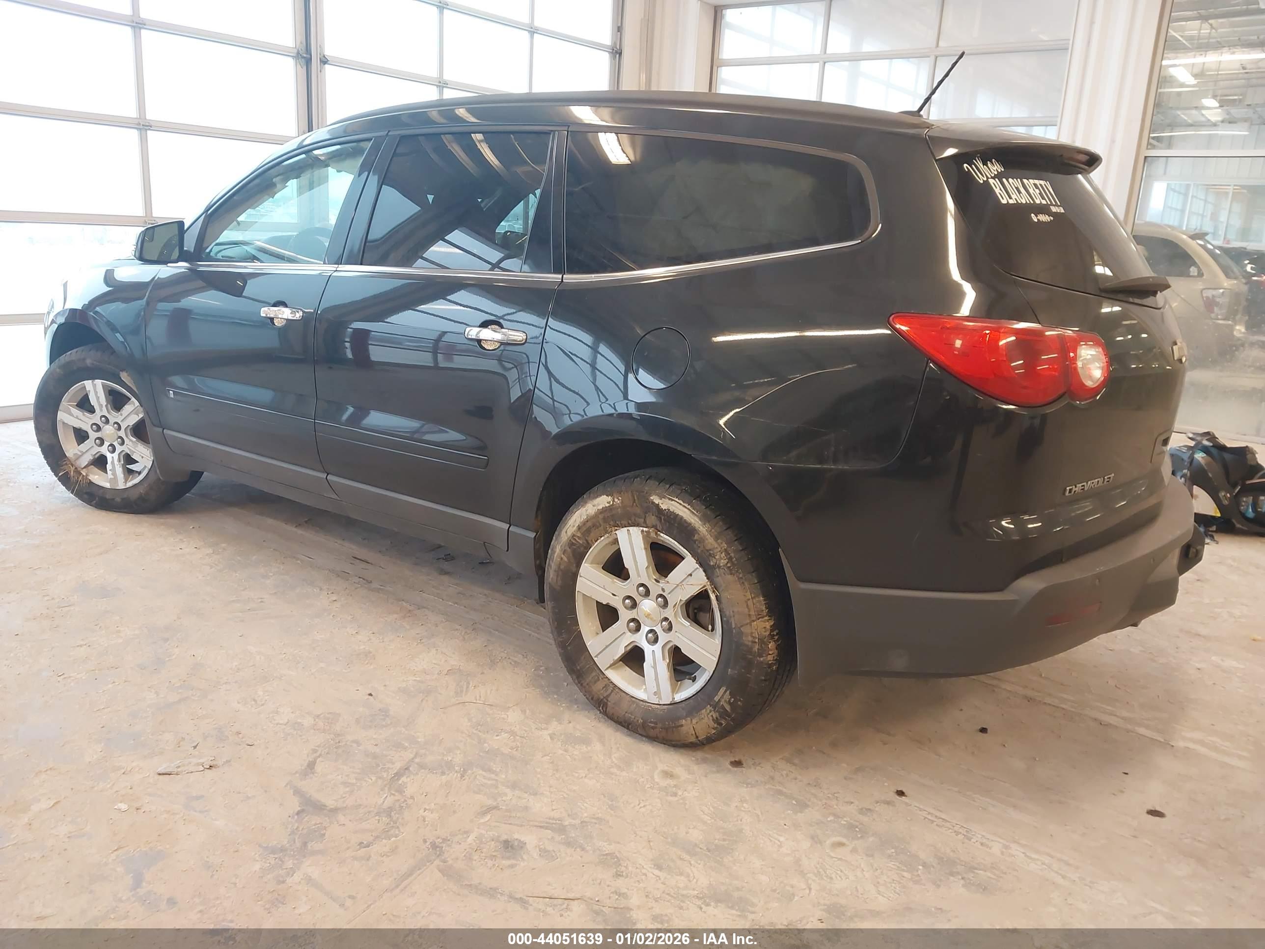 CHEVROLET TRAVERSE image 3