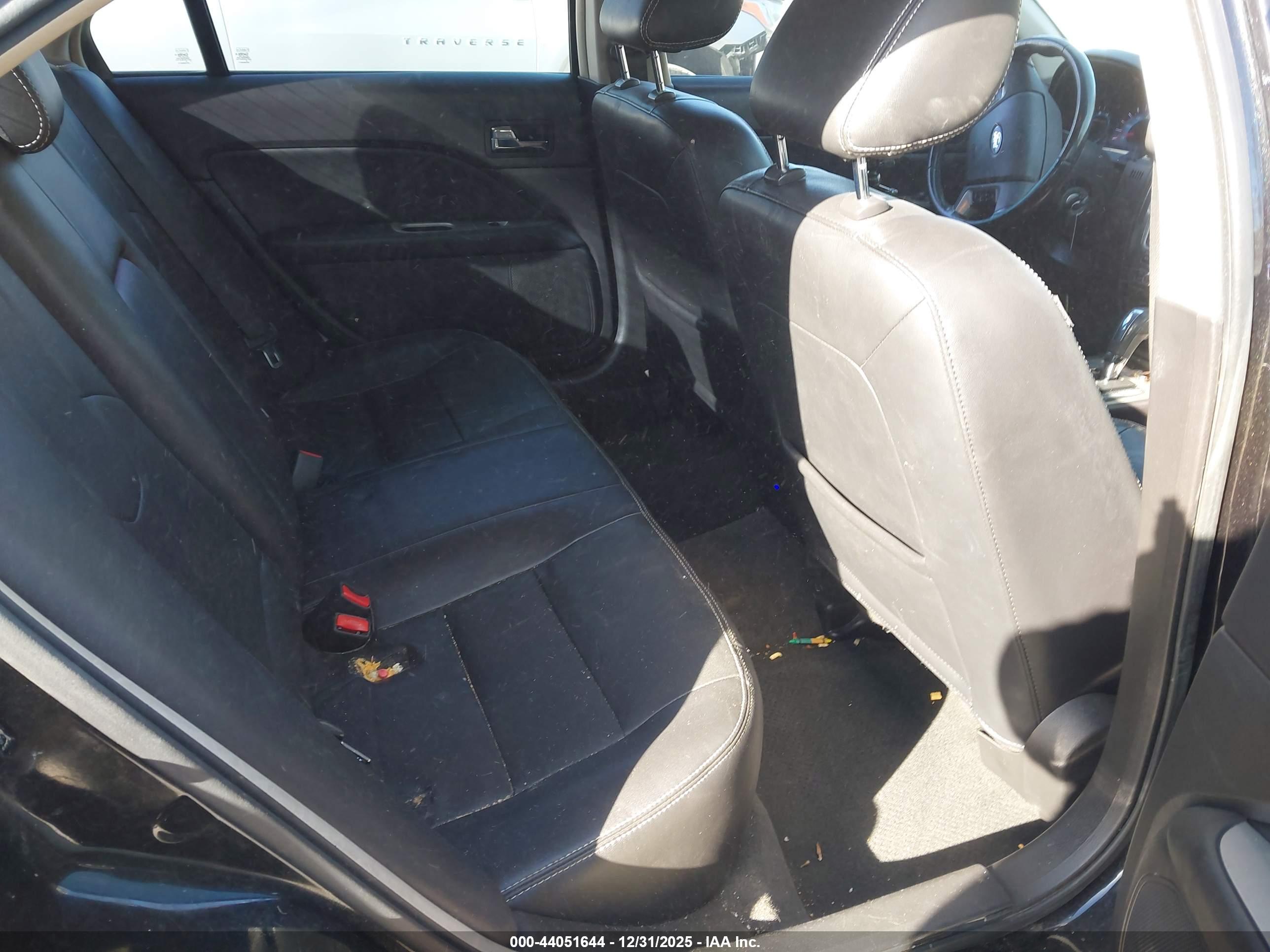 FORD FUSION image 8