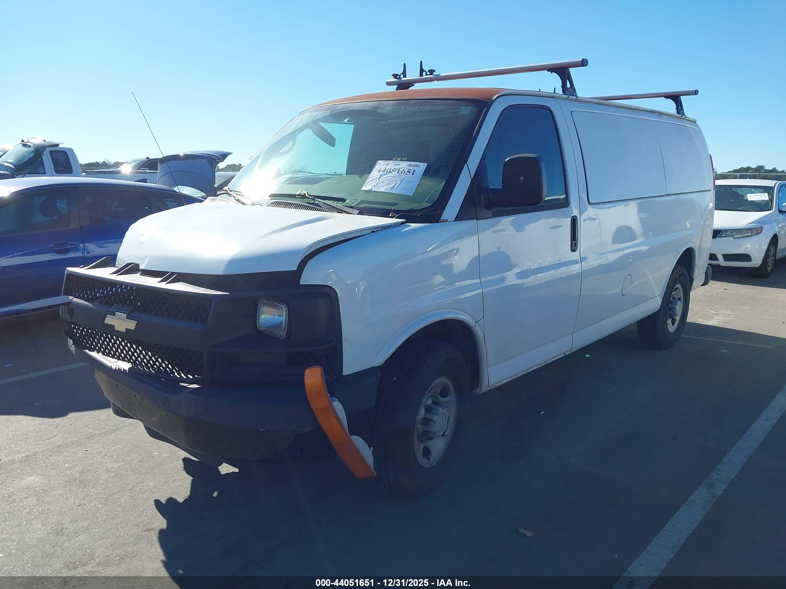 CHEVROLET EXPRESS image 2