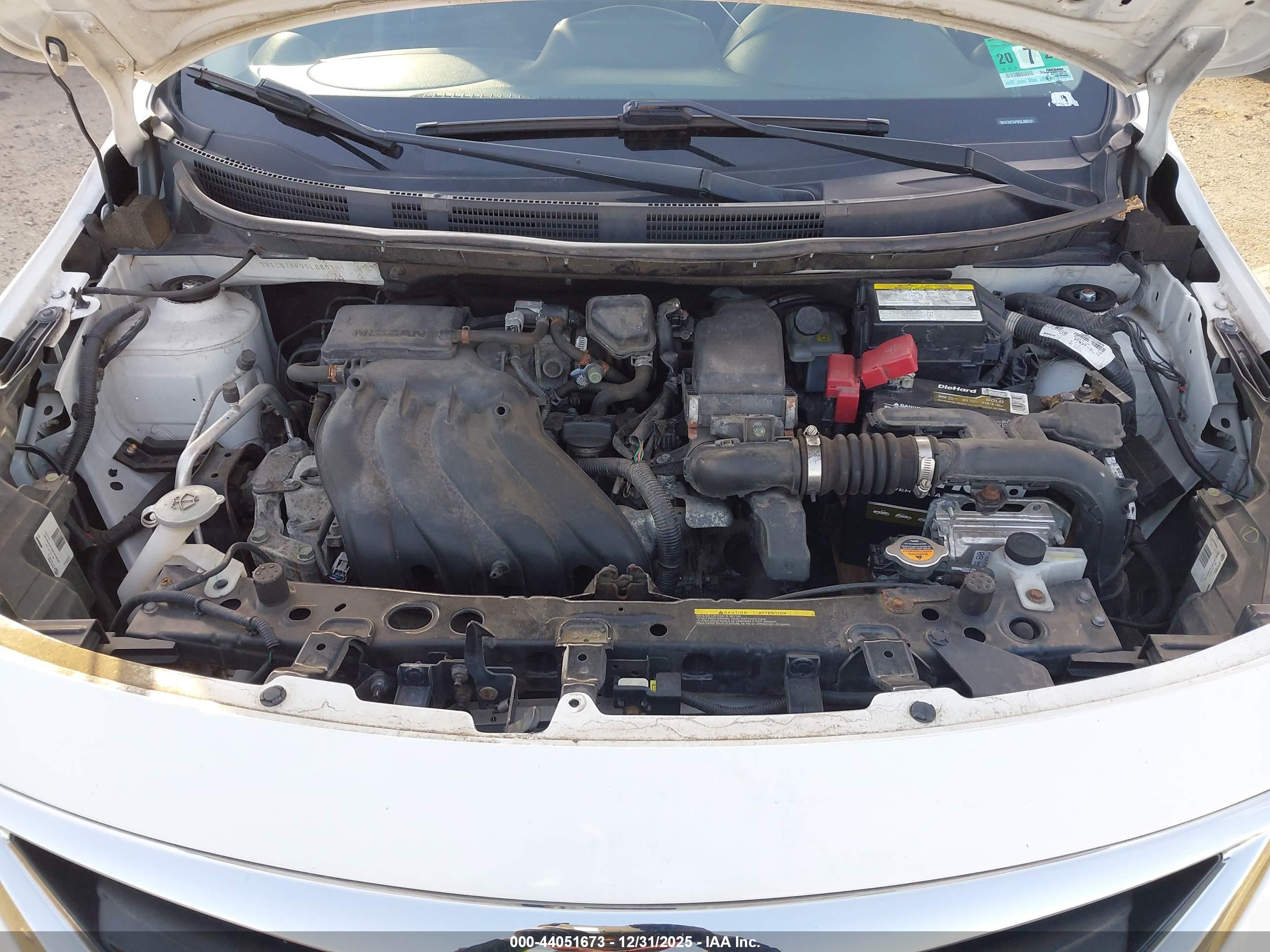 NISSAN VERSA image 10