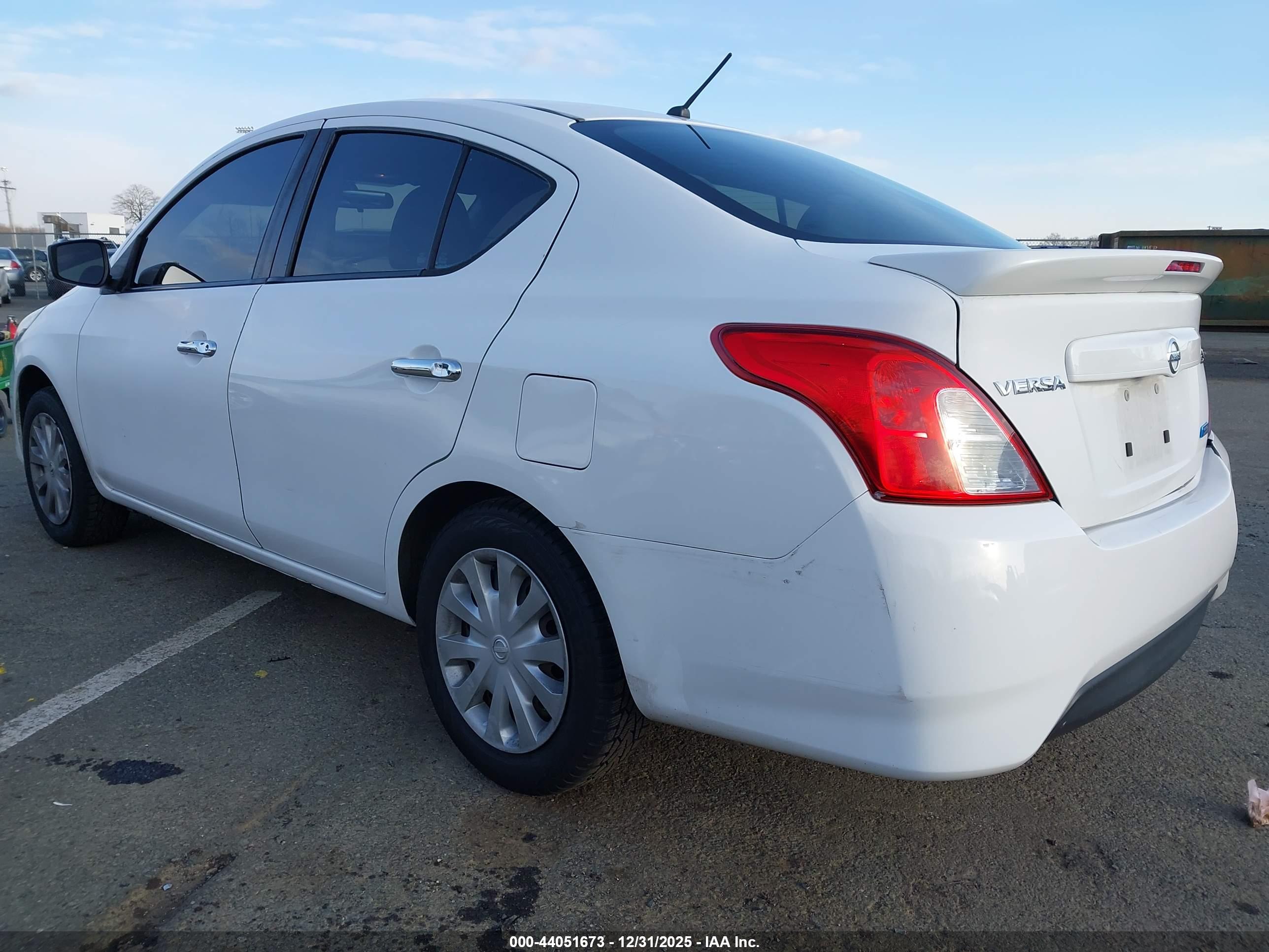 NISSAN VERSA image 3
