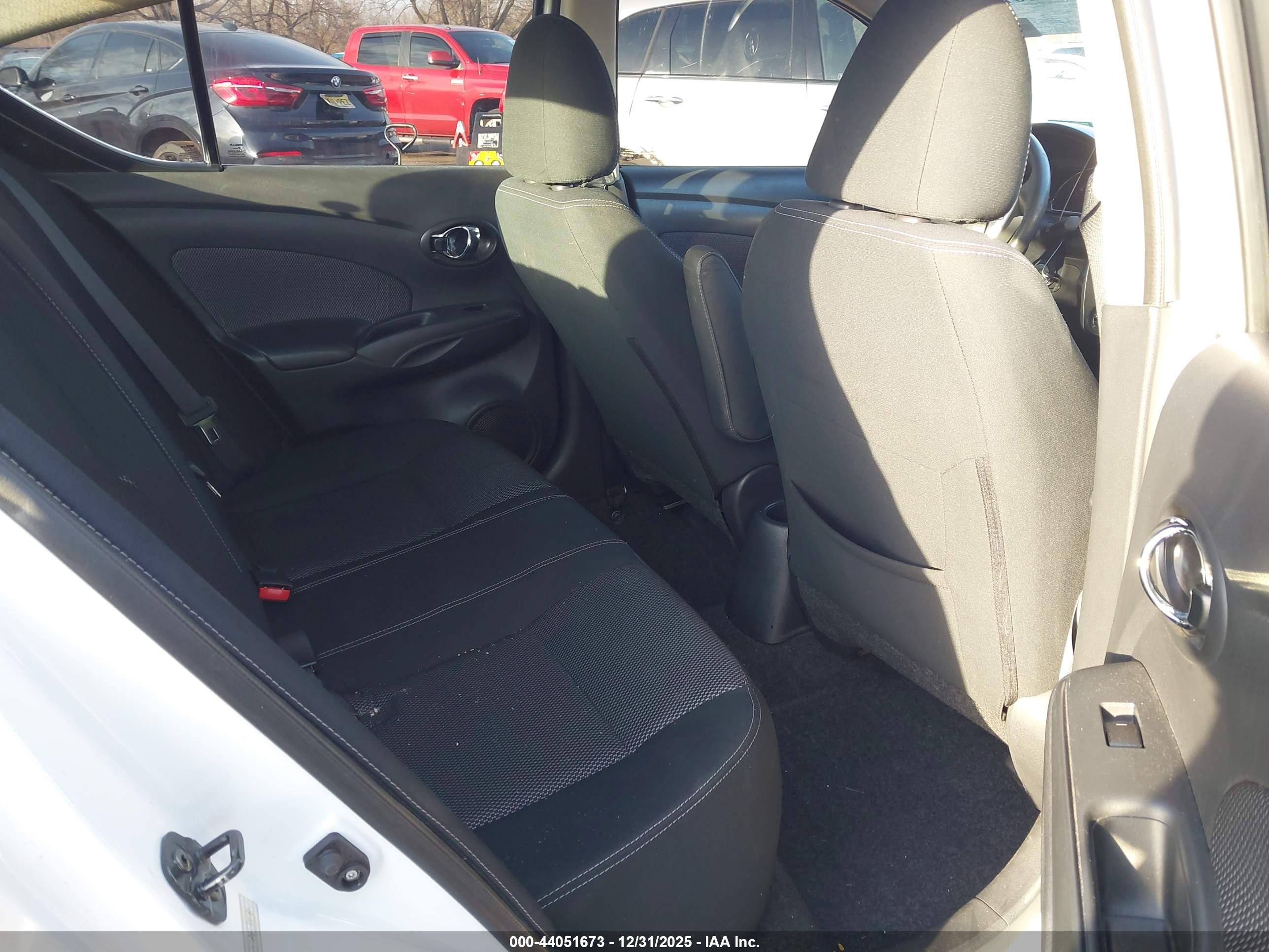 NISSAN VERSA image 8