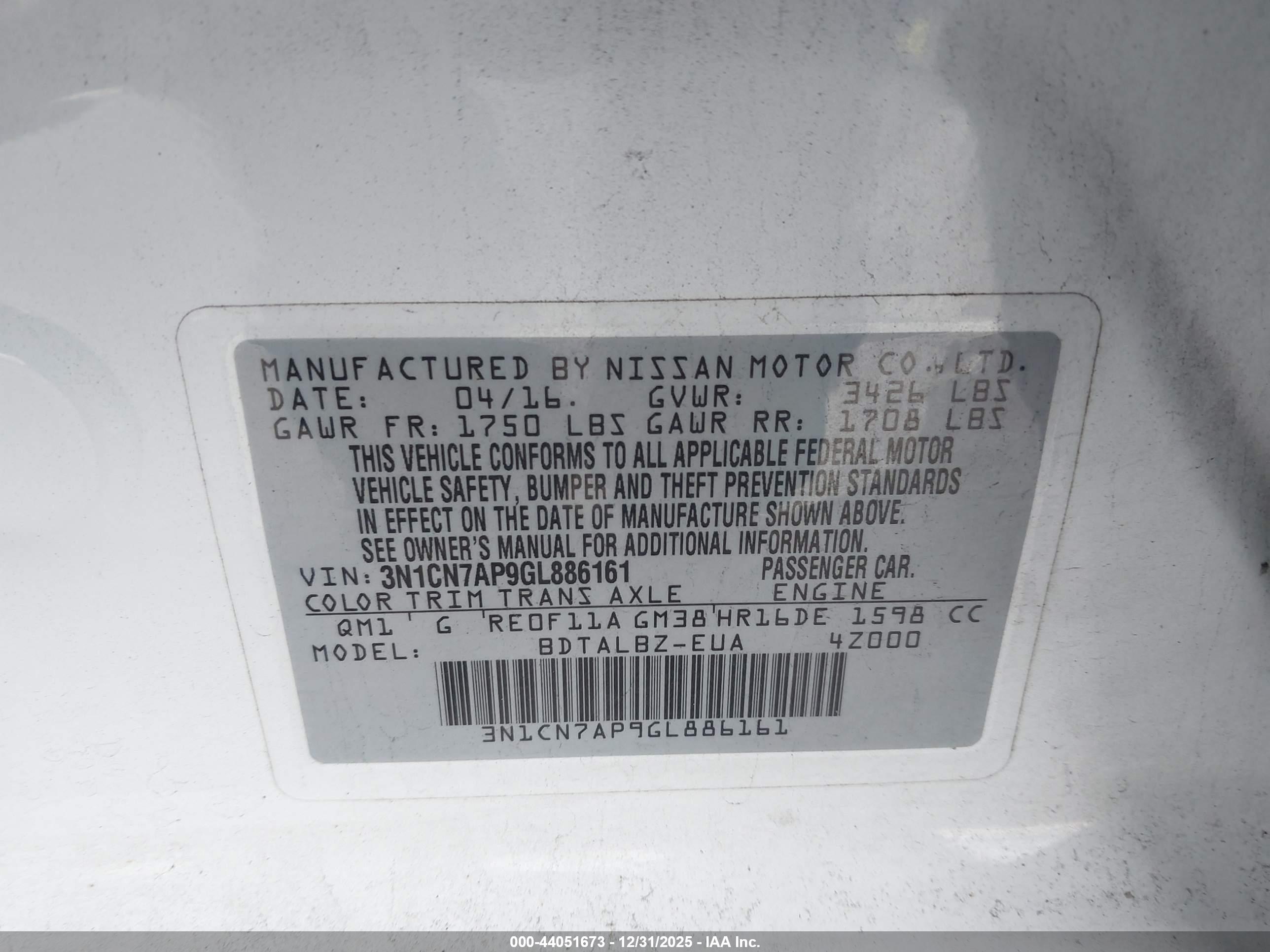 NISSAN VERSA image 9
