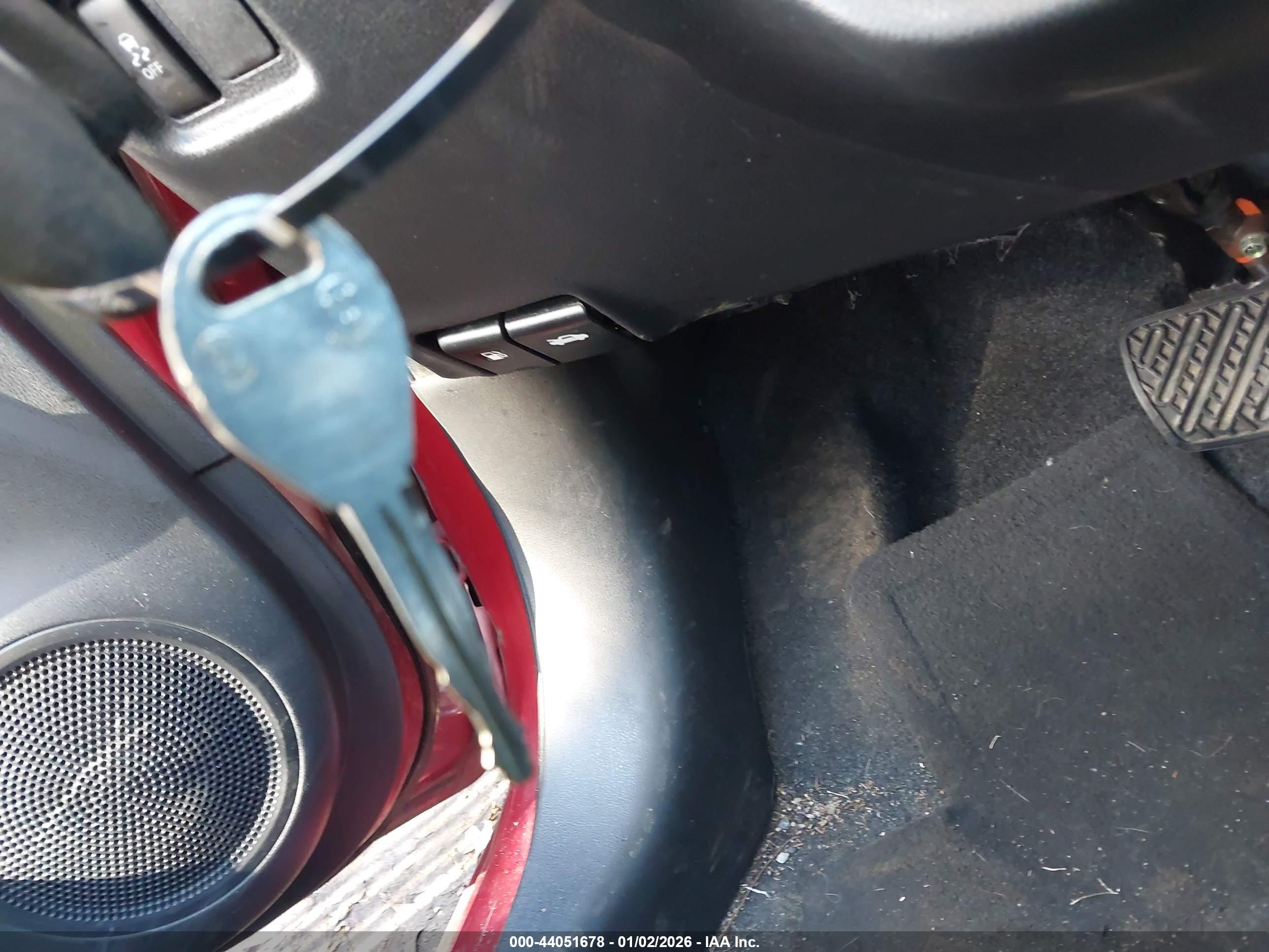 NISSAN VERSA image 11