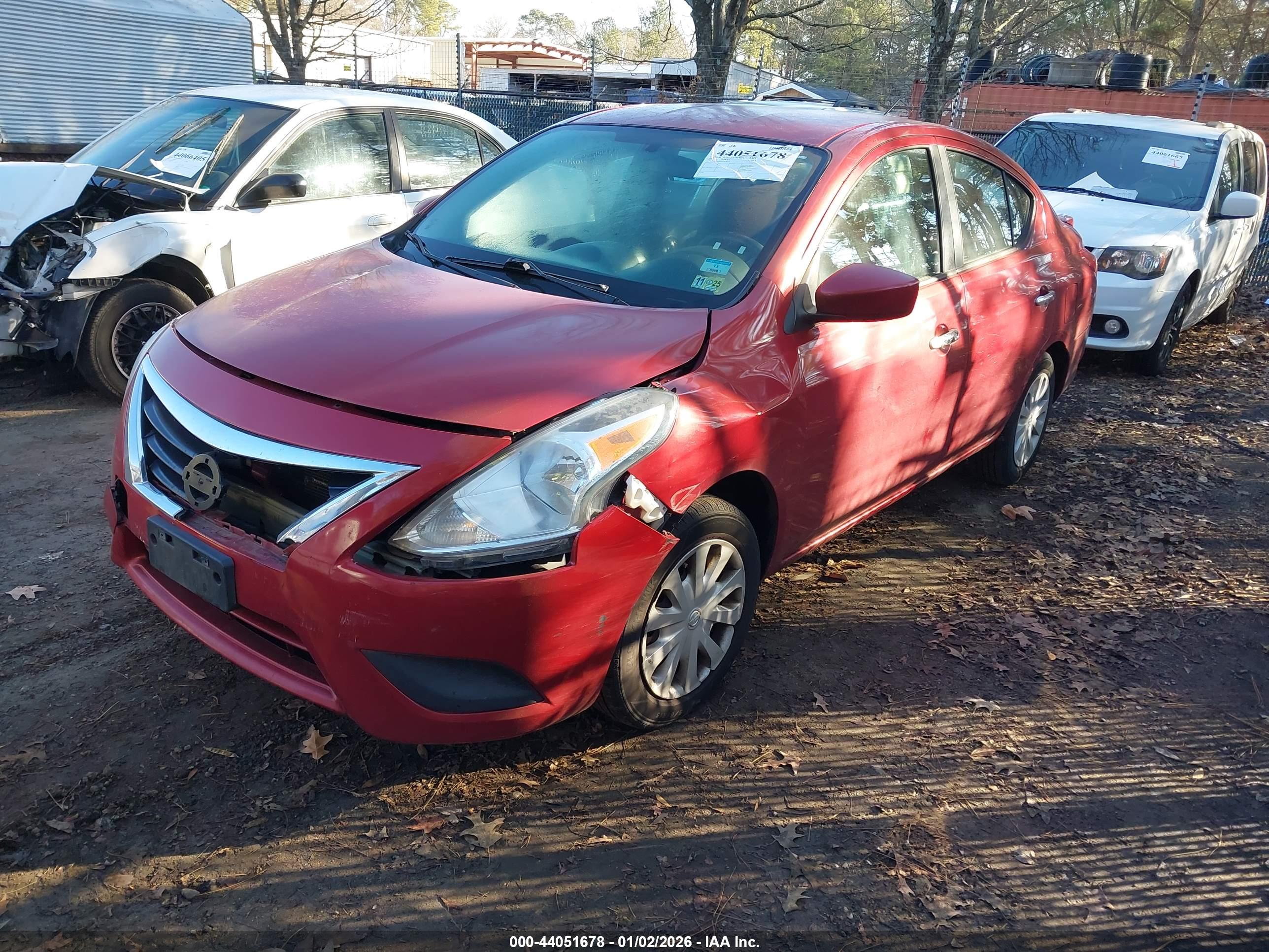 NISSAN VERSA image 2