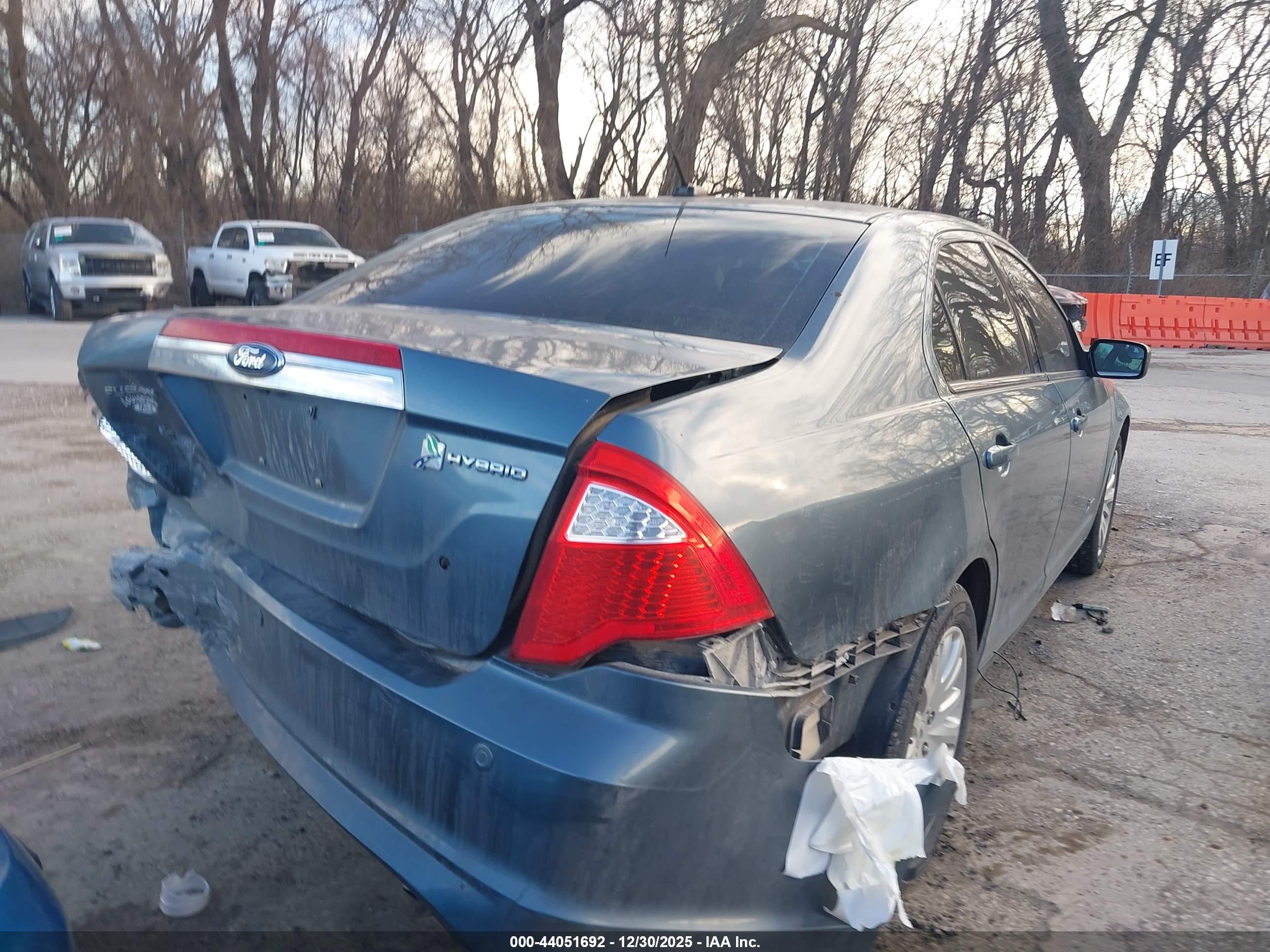 FORD FUSION image 4