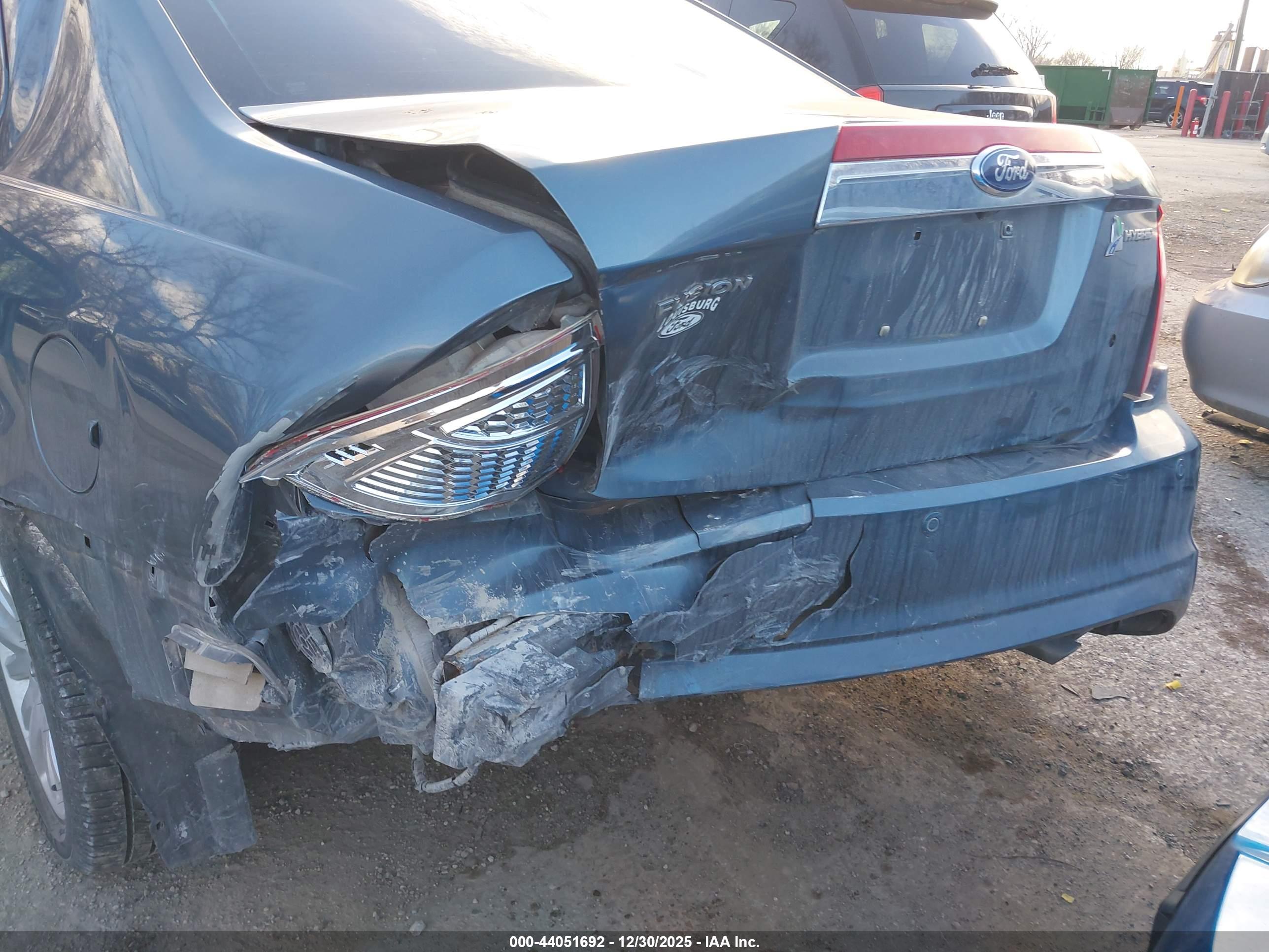 FORD FUSION image 6