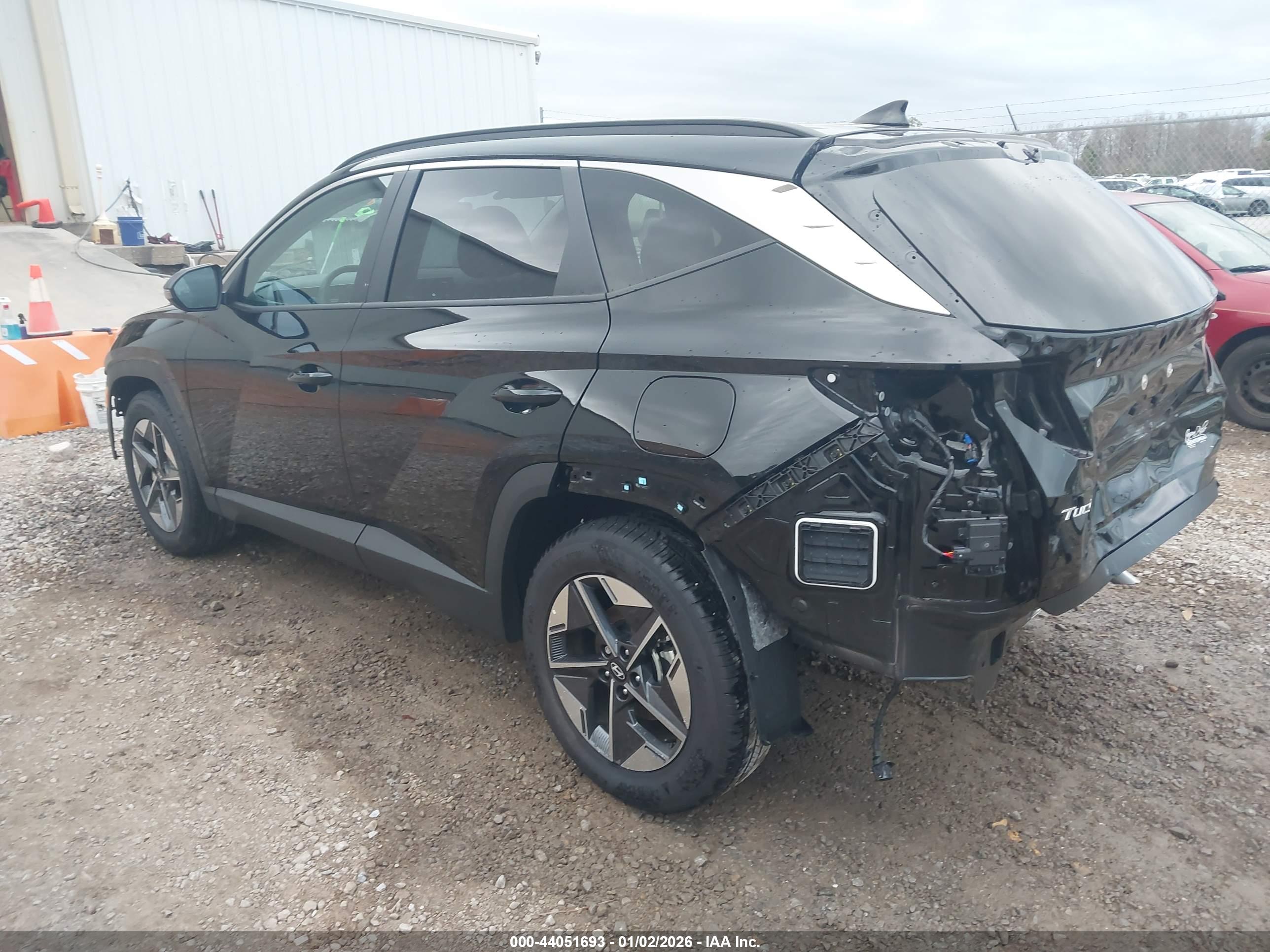 HYUNDAI TUCSON image 3