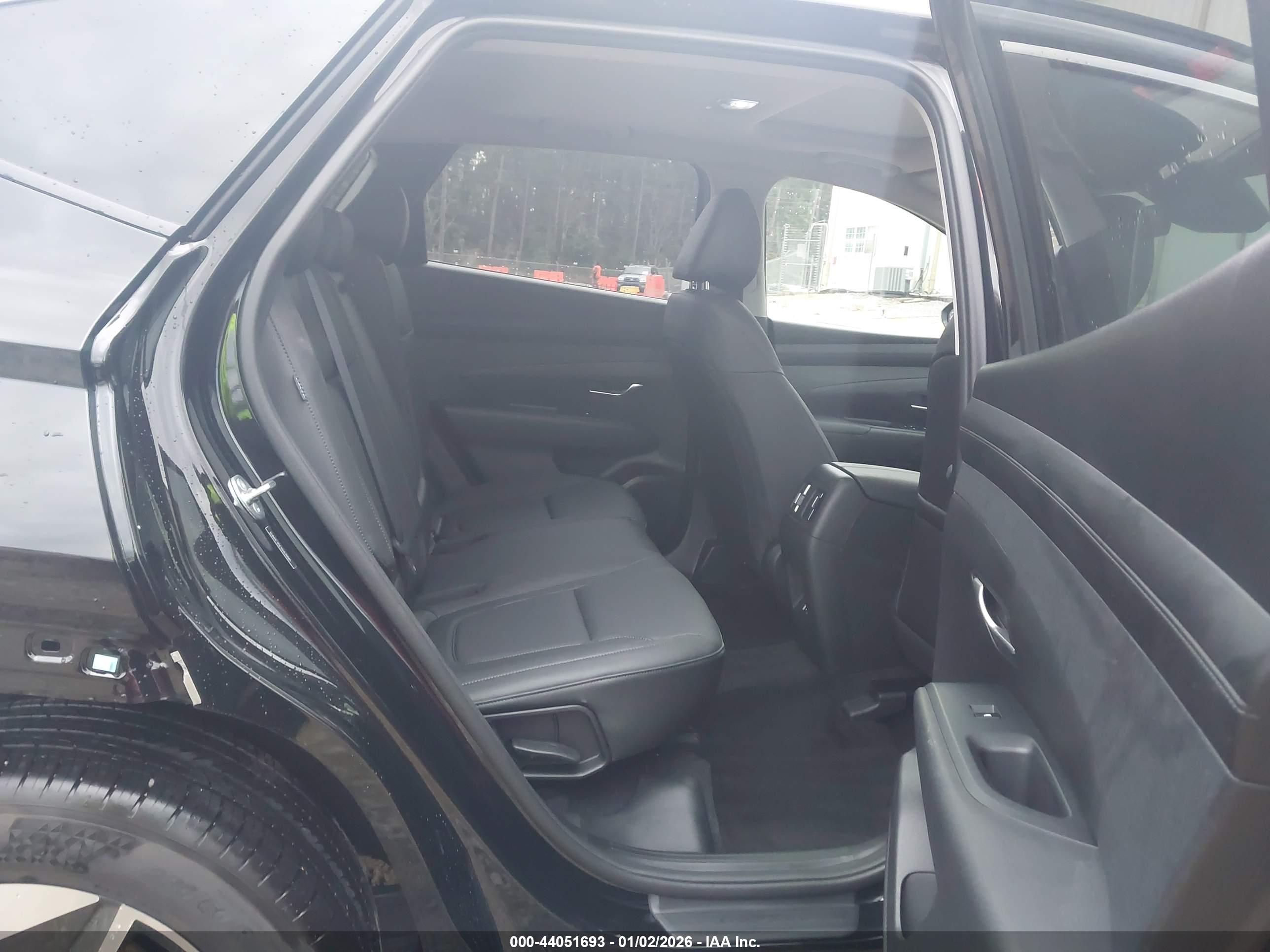 HYUNDAI TUCSON image 8