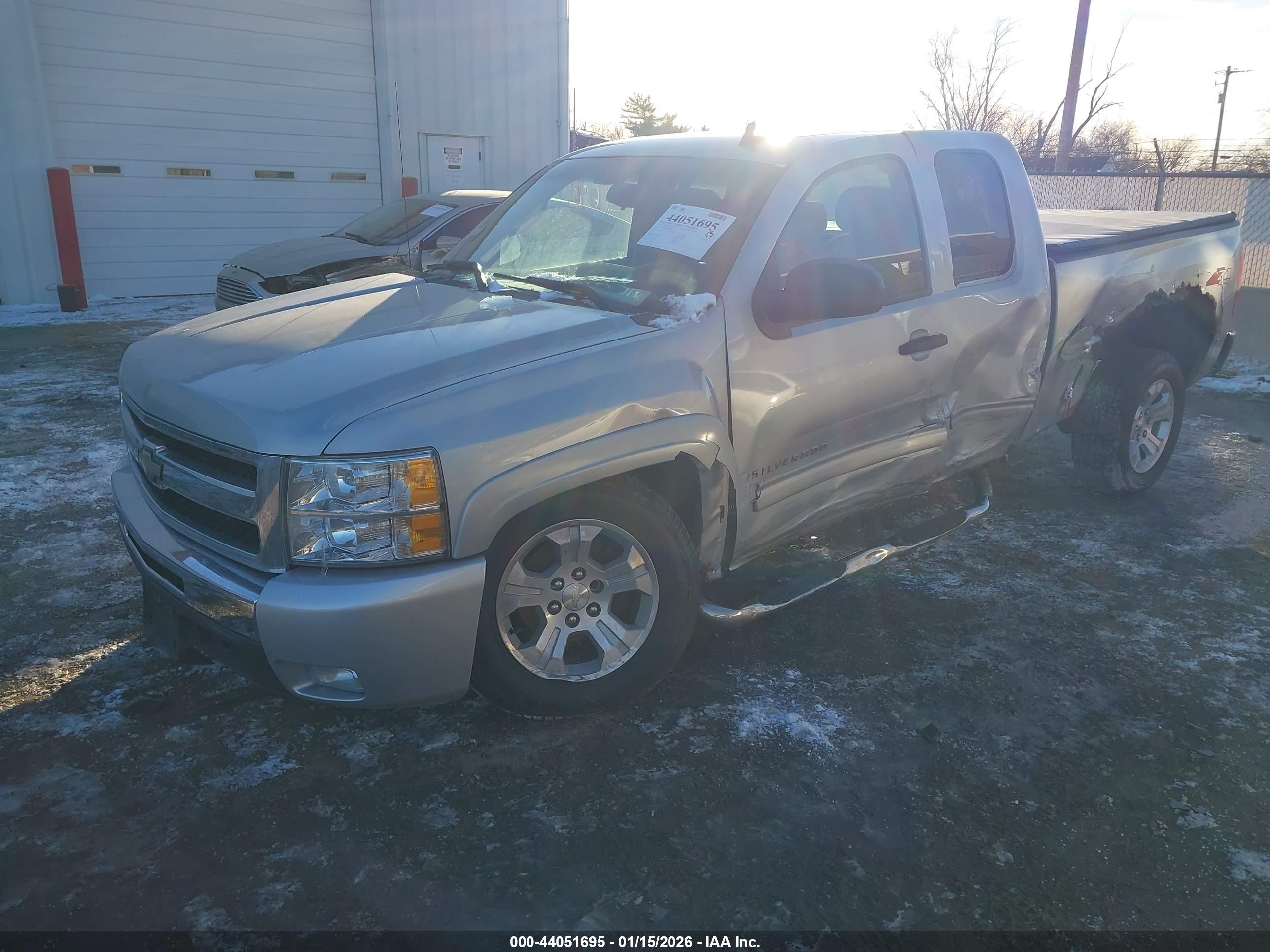 CHEVROLET SILVERADO image 2