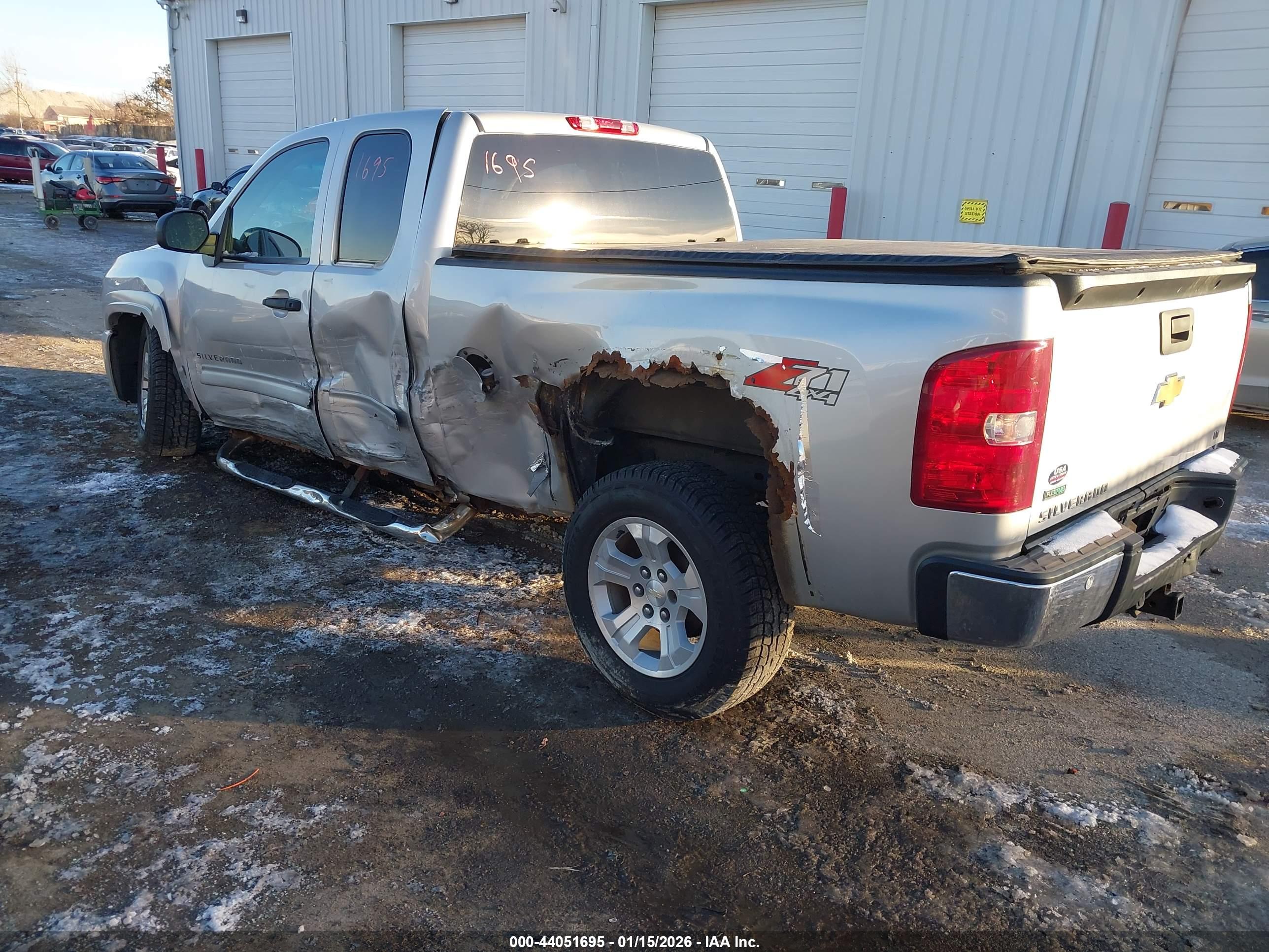 CHEVROLET SILVERADO image 3