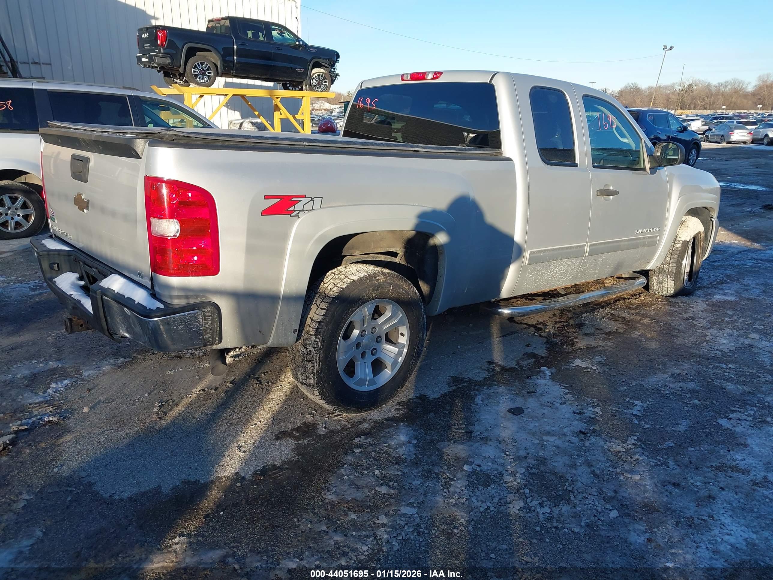 CHEVROLET SILVERADO image 4