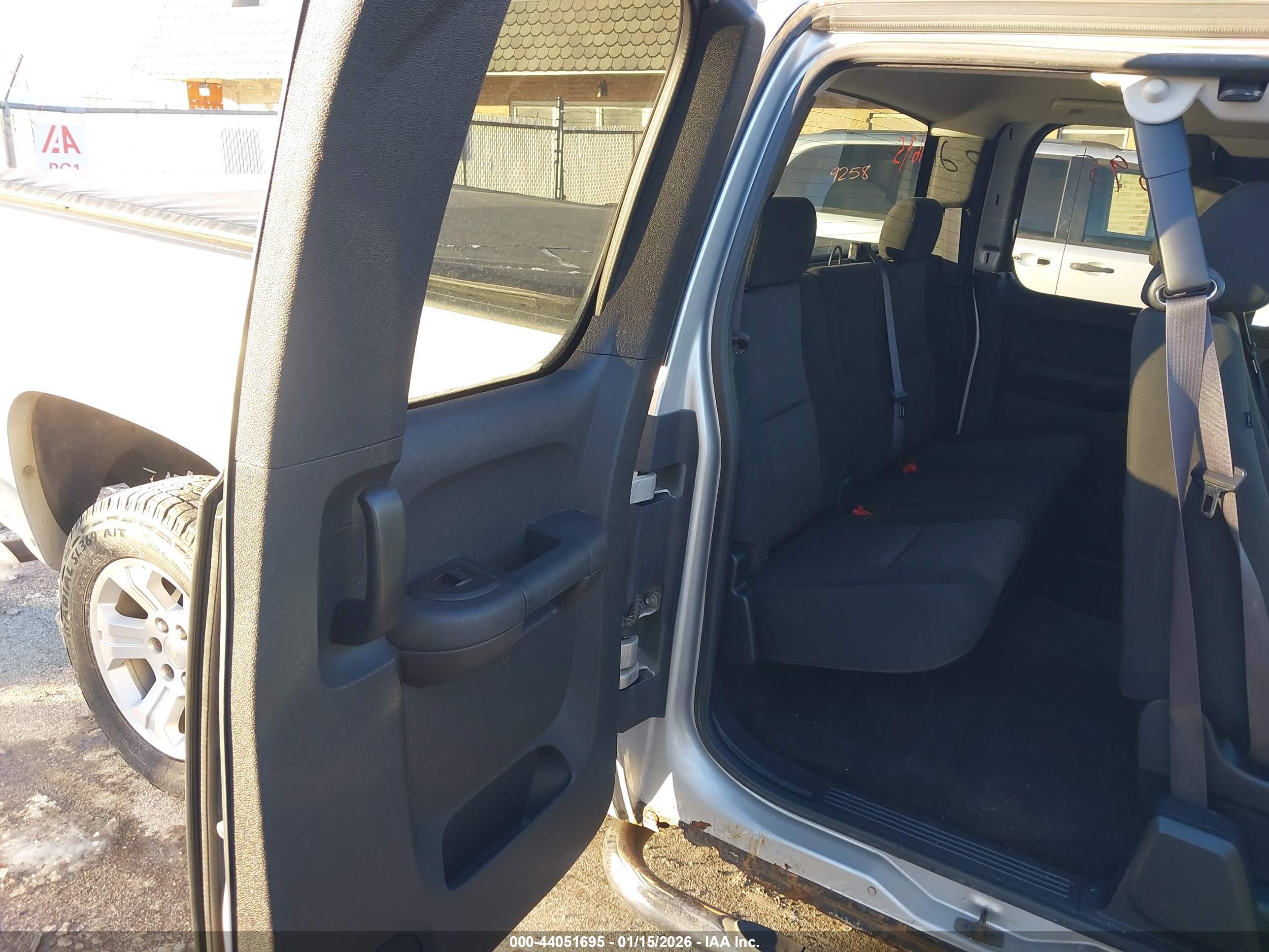 CHEVROLET SILVERADO image 8