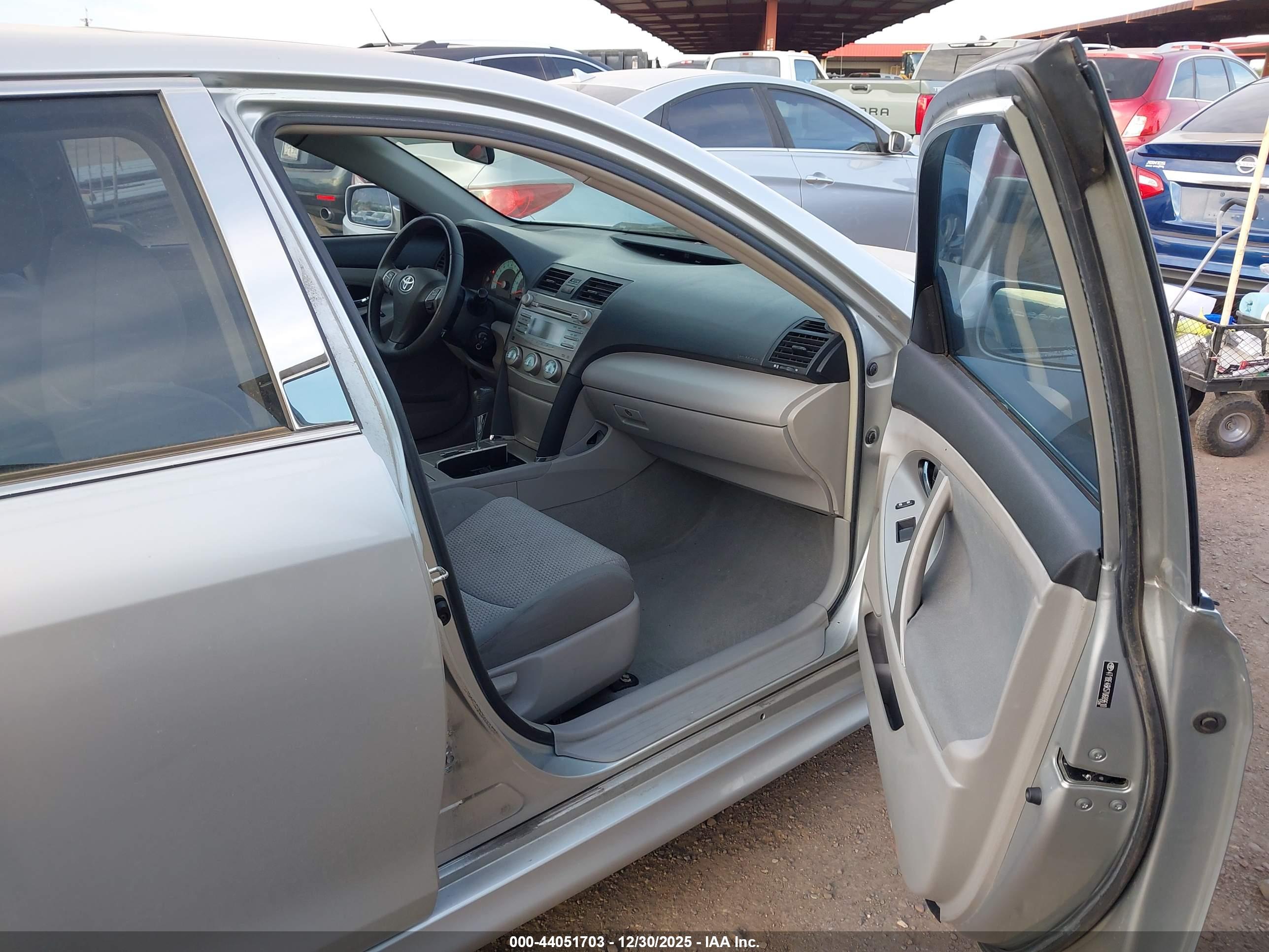 TOYOTA CAMRY image 5