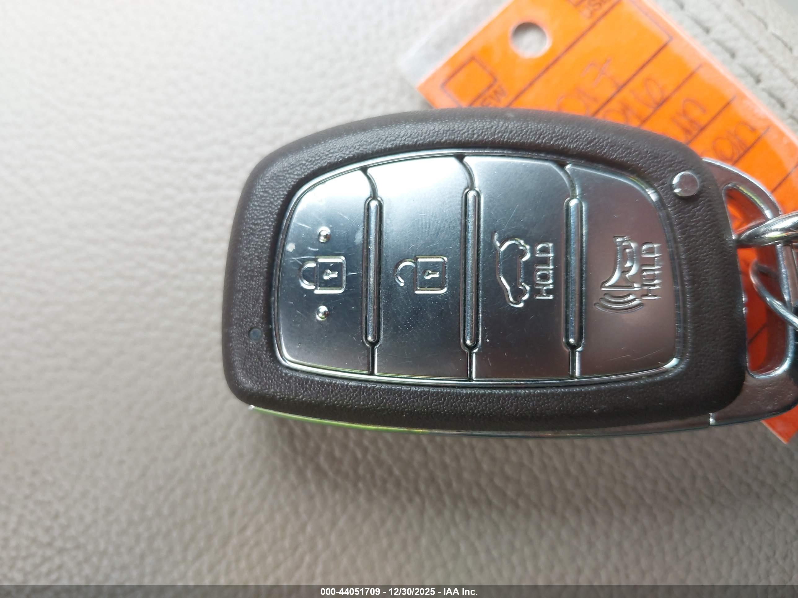HYUNDAI TUCSON image 11