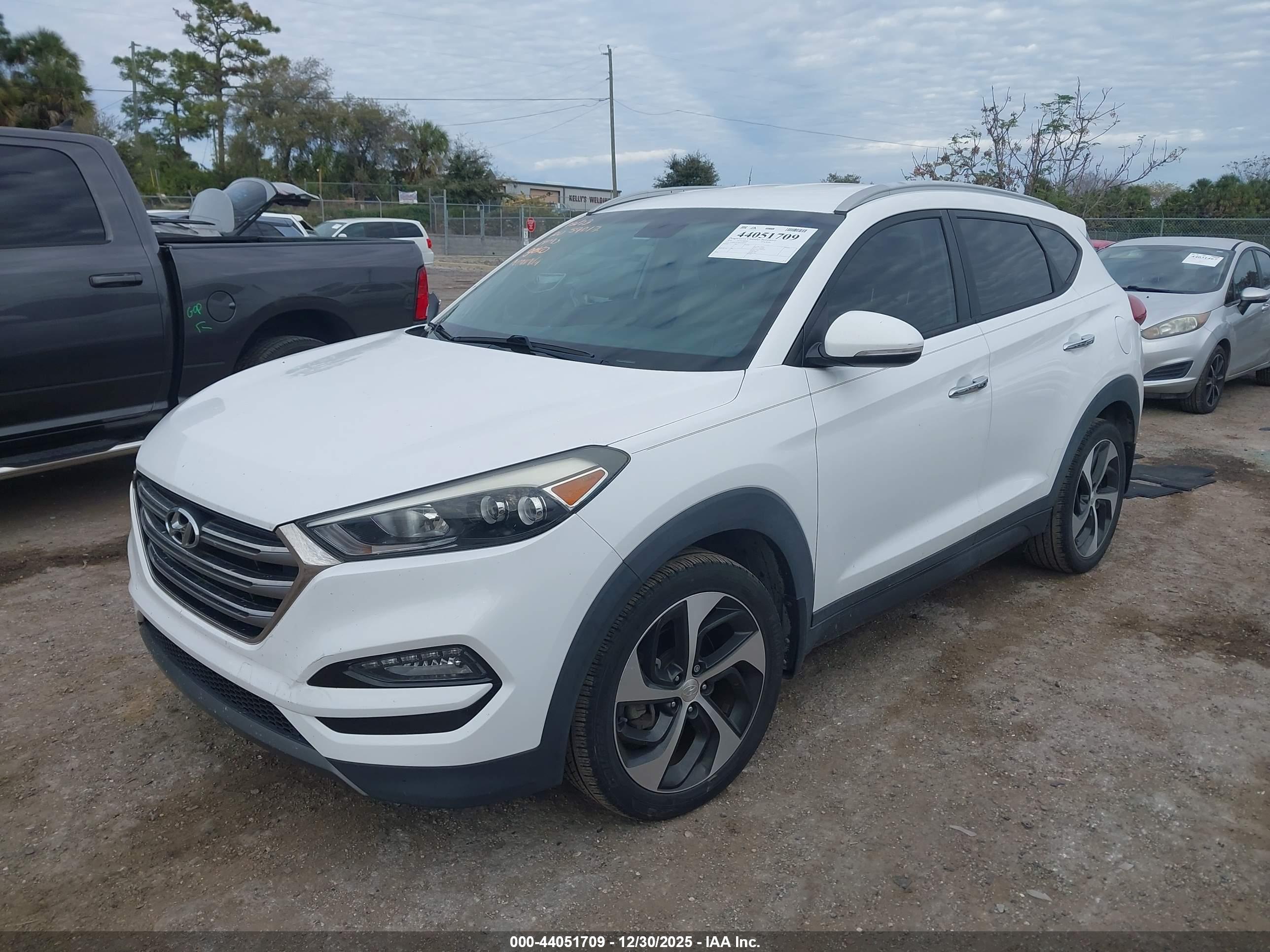 HYUNDAI TUCSON image 2