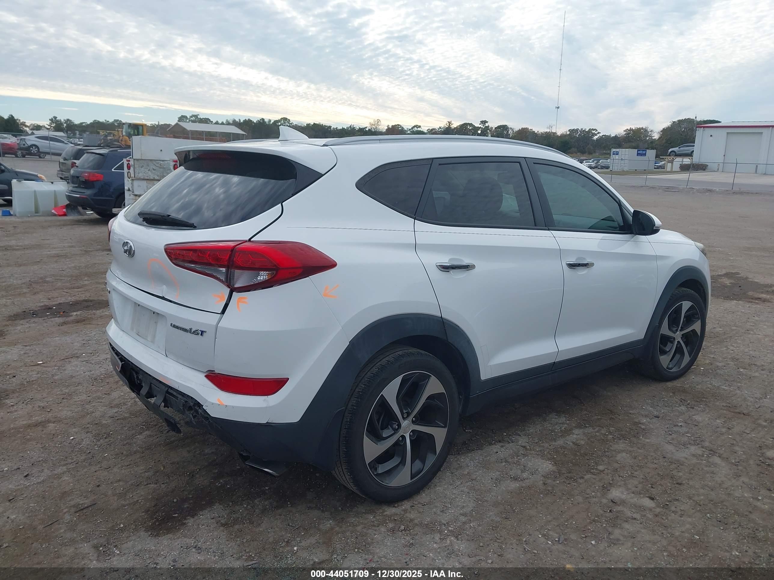 HYUNDAI TUCSON image 4