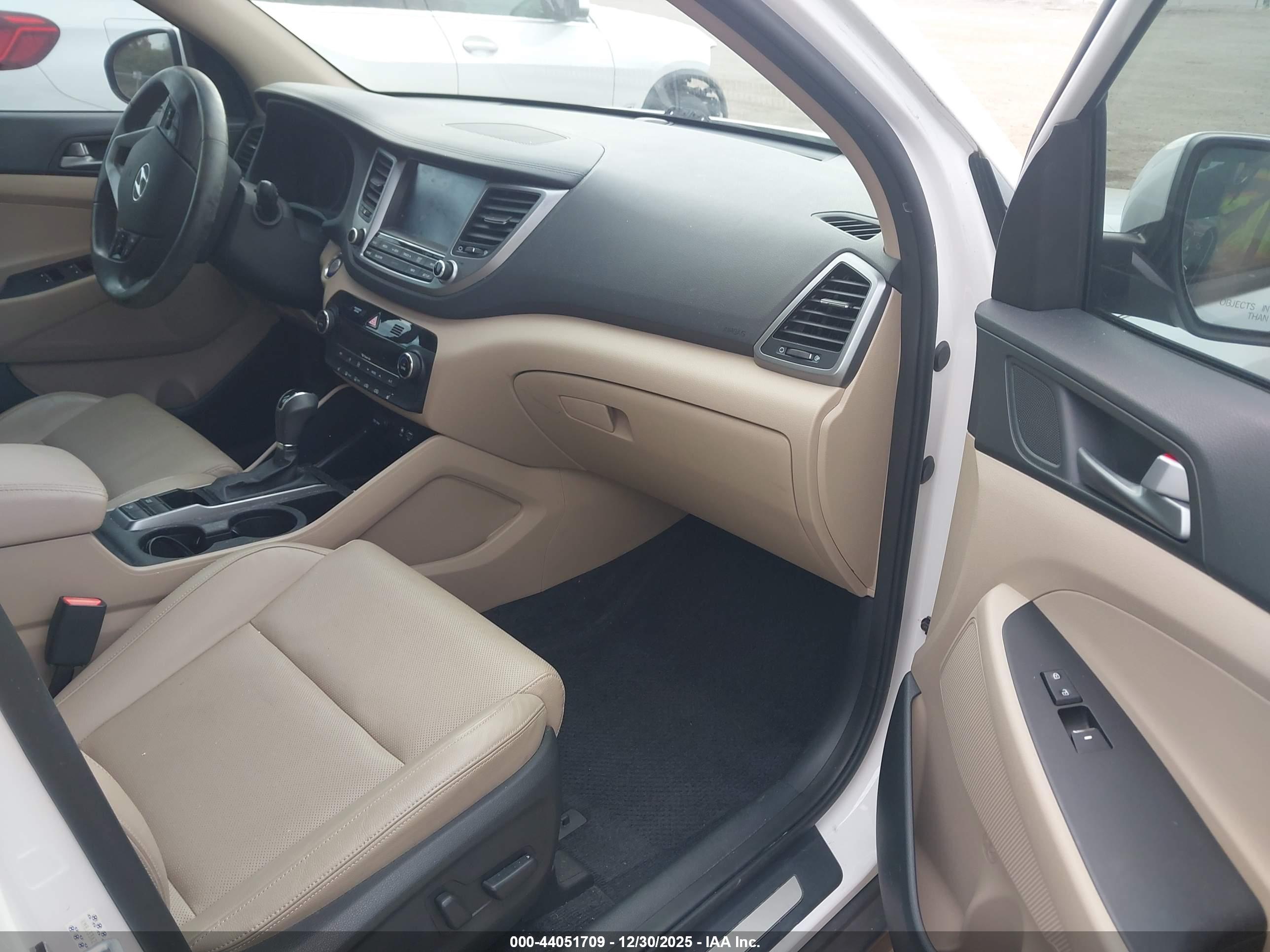 HYUNDAI TUCSON image 5