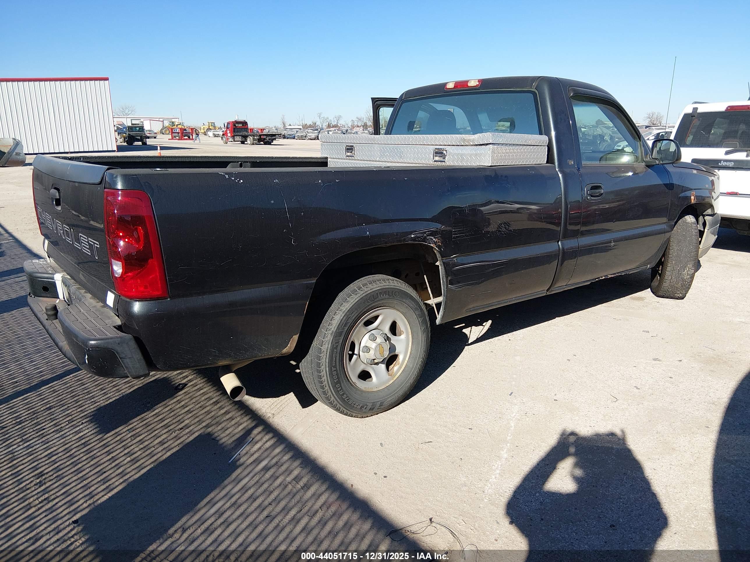 CHEVROLET SILVERADO image 4
