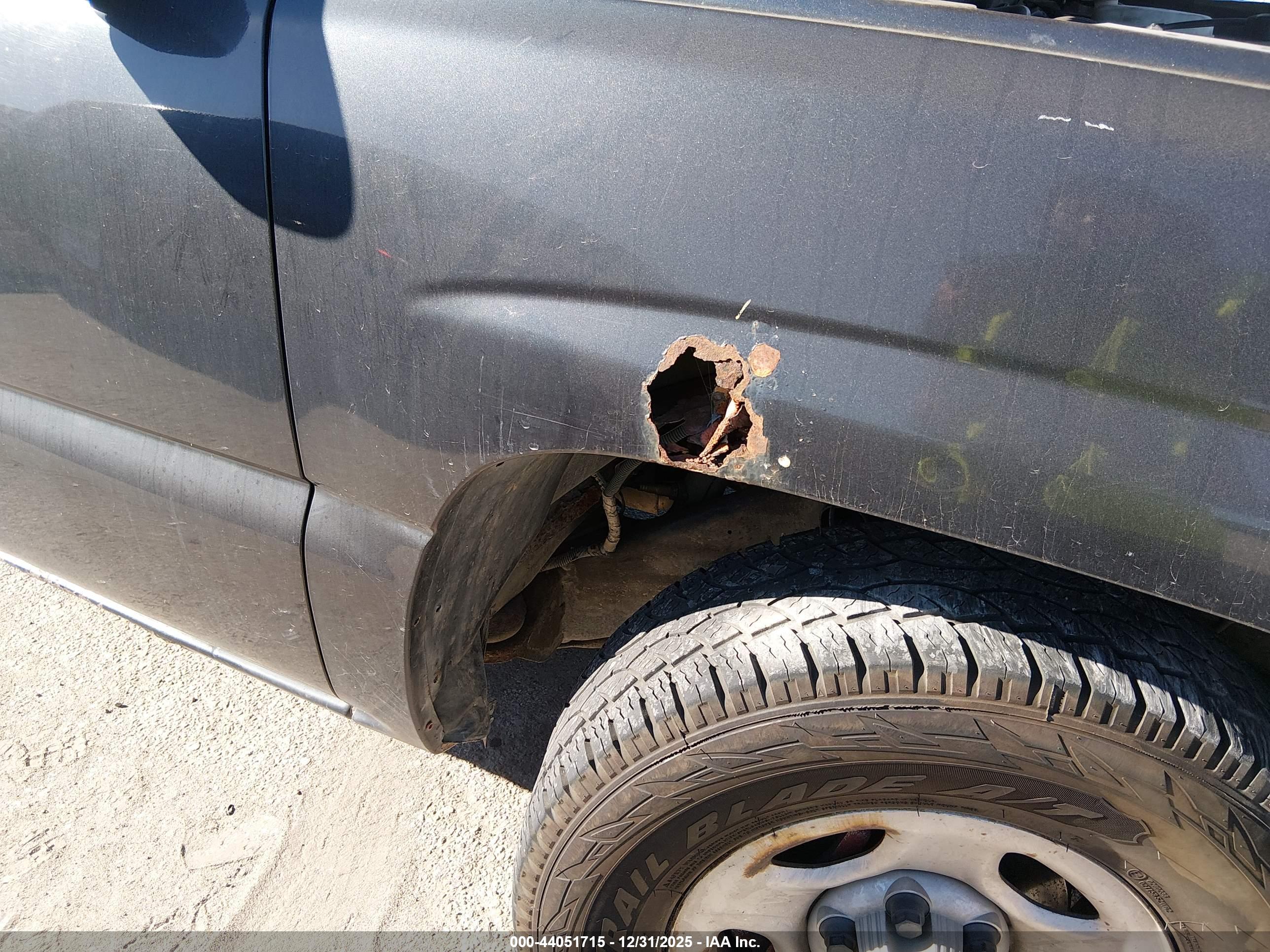 CHEVROLET SILVERADO image 6