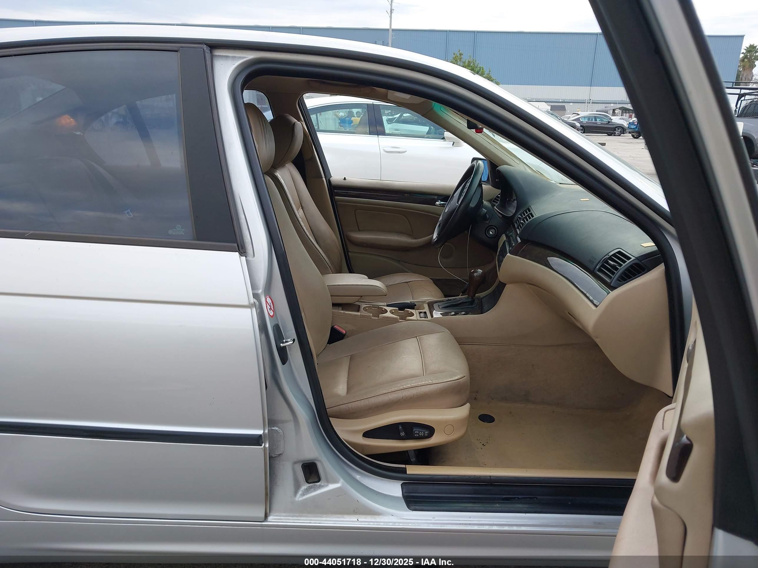 BMW 325I image 5