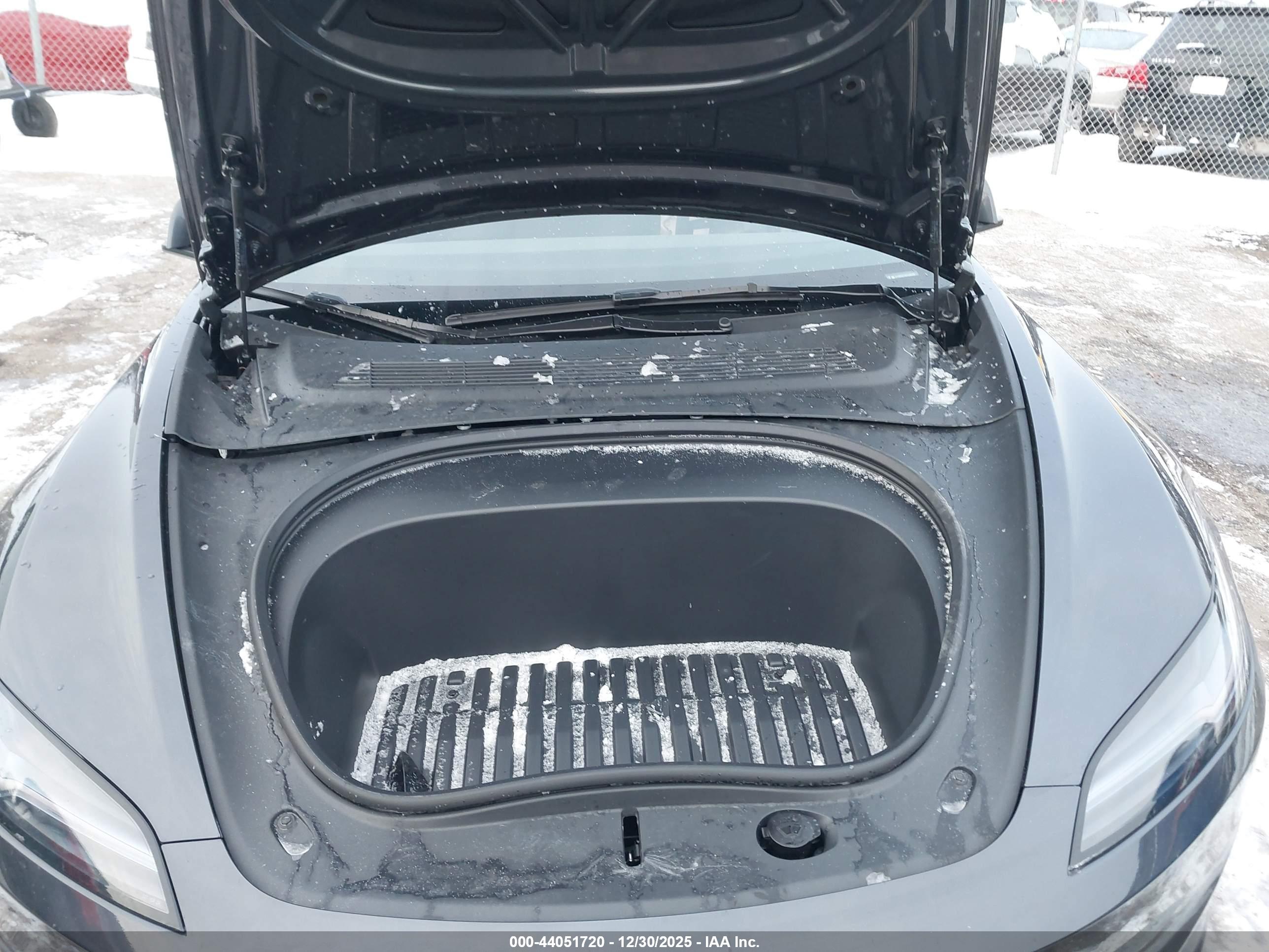 TESLA MODEL image 10