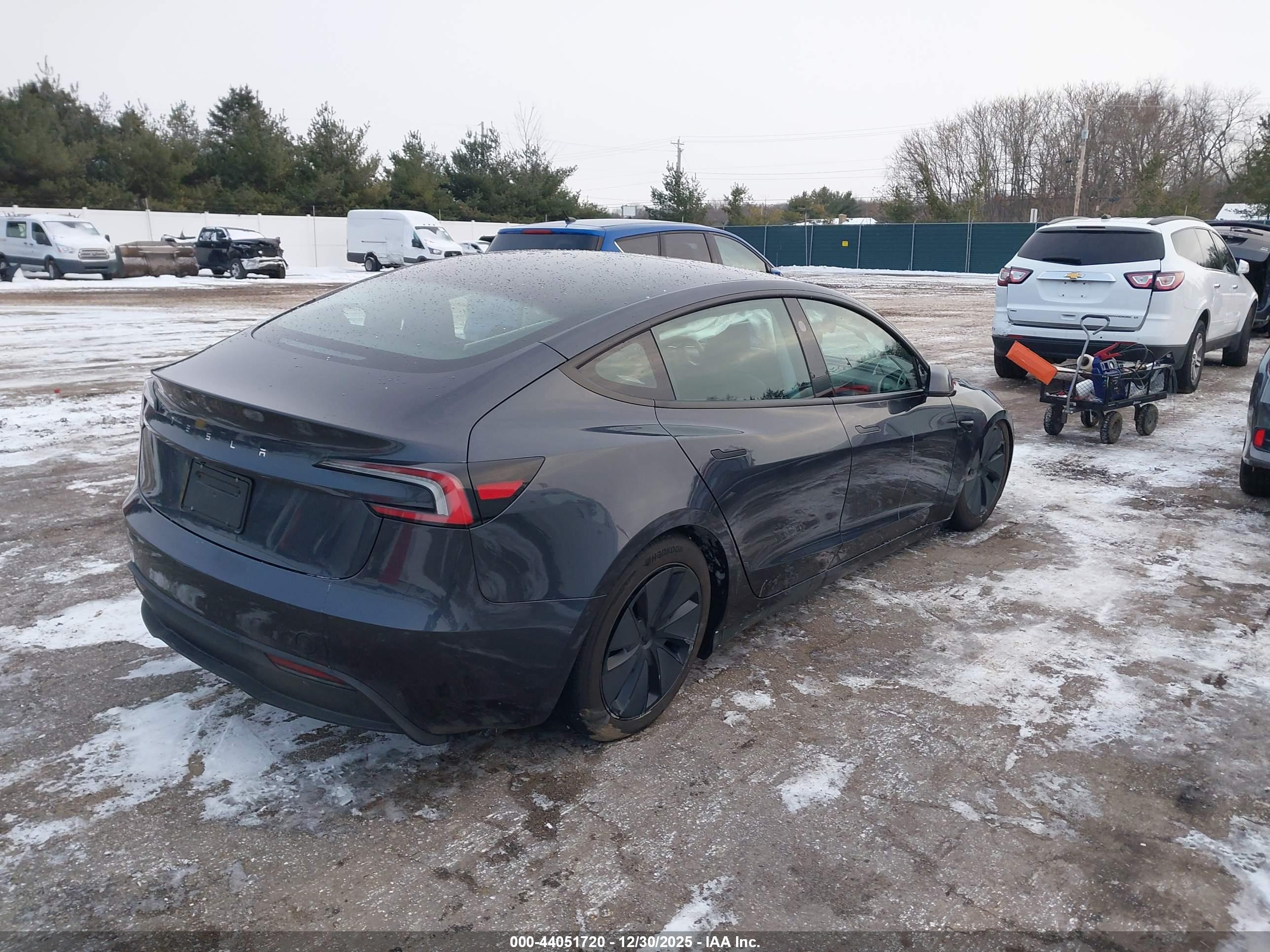 TESLA MODEL image 4