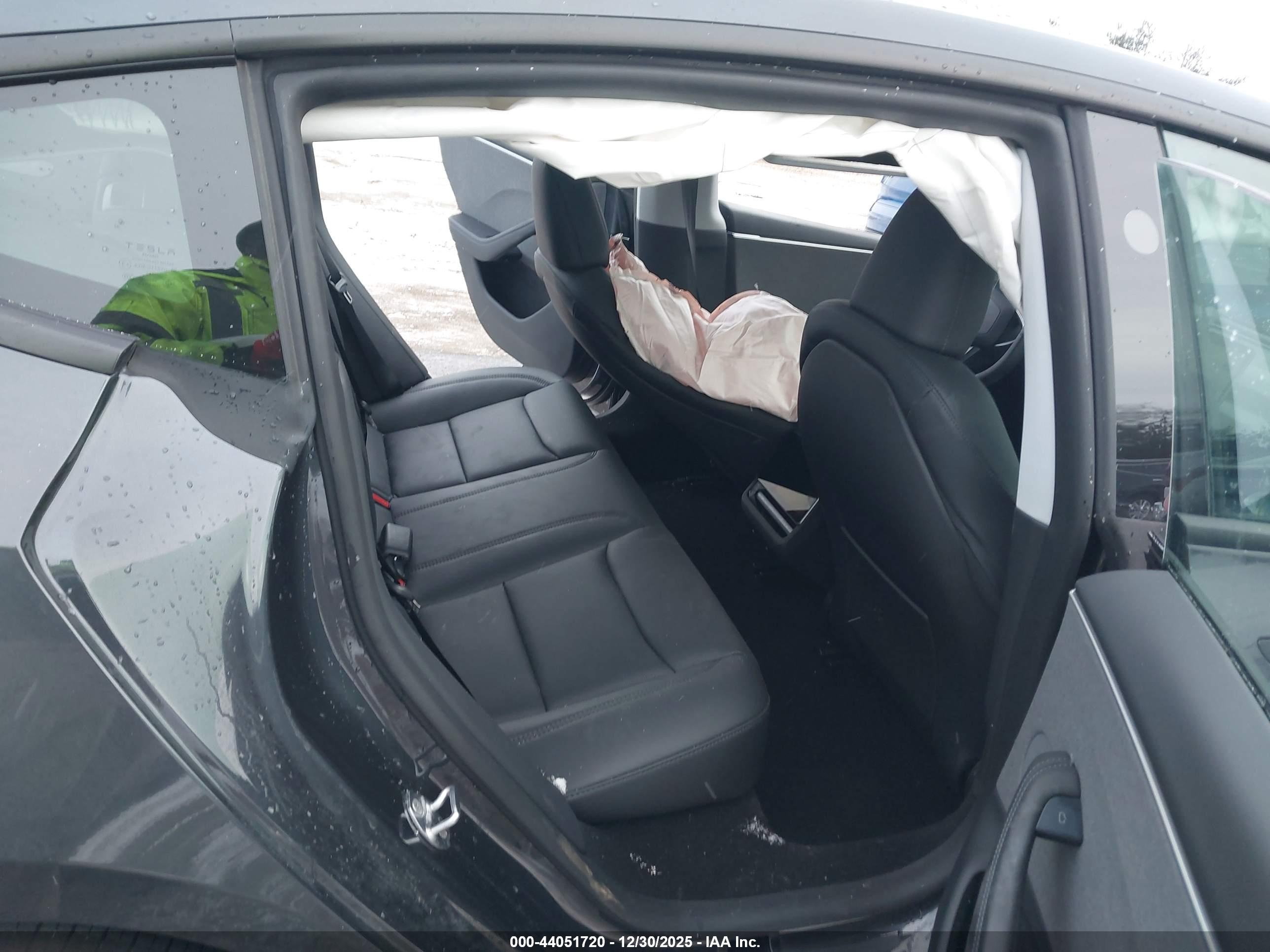 TESLA MODEL image 8