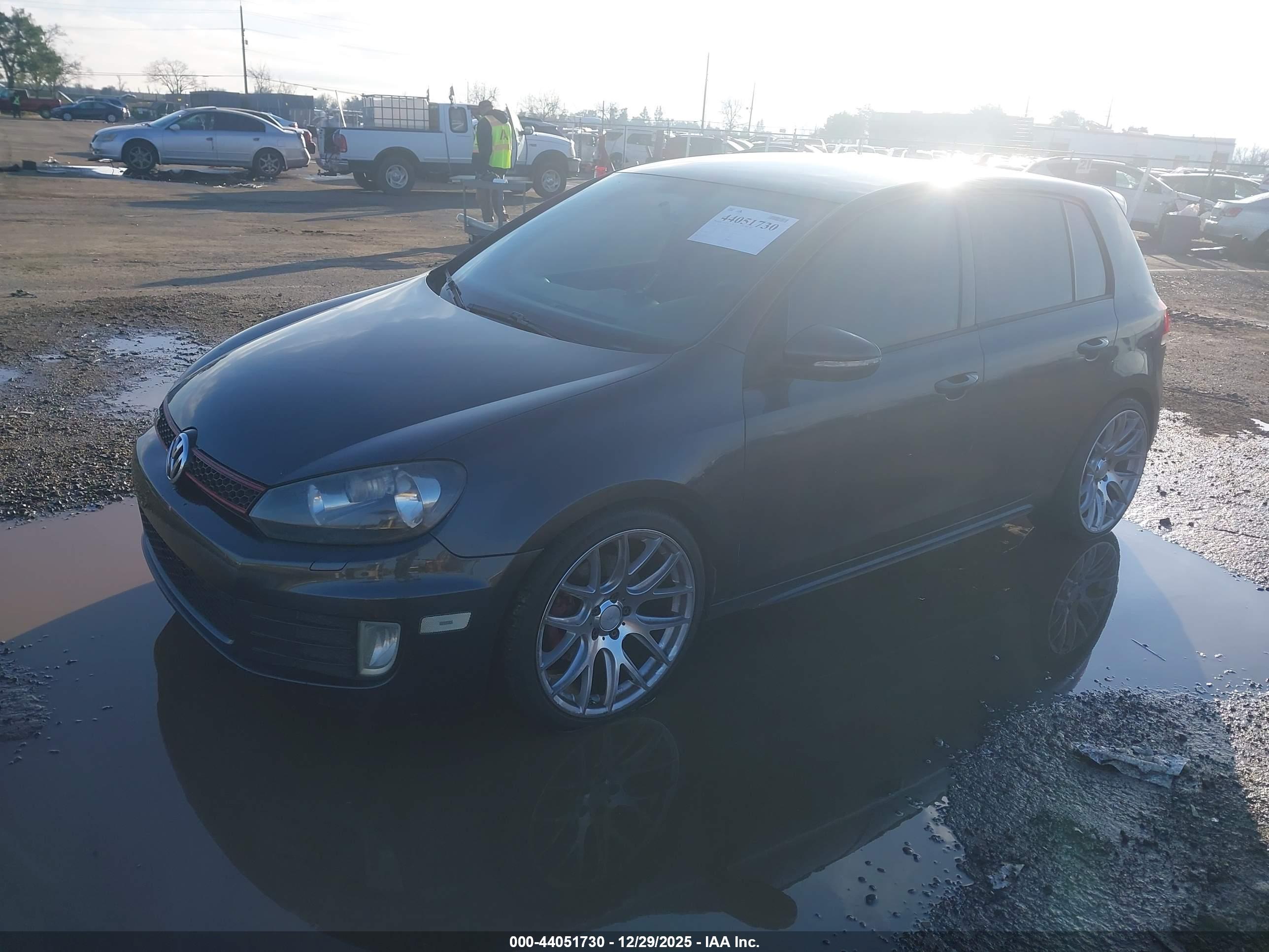 VOLKSWAGEN GTI image 2