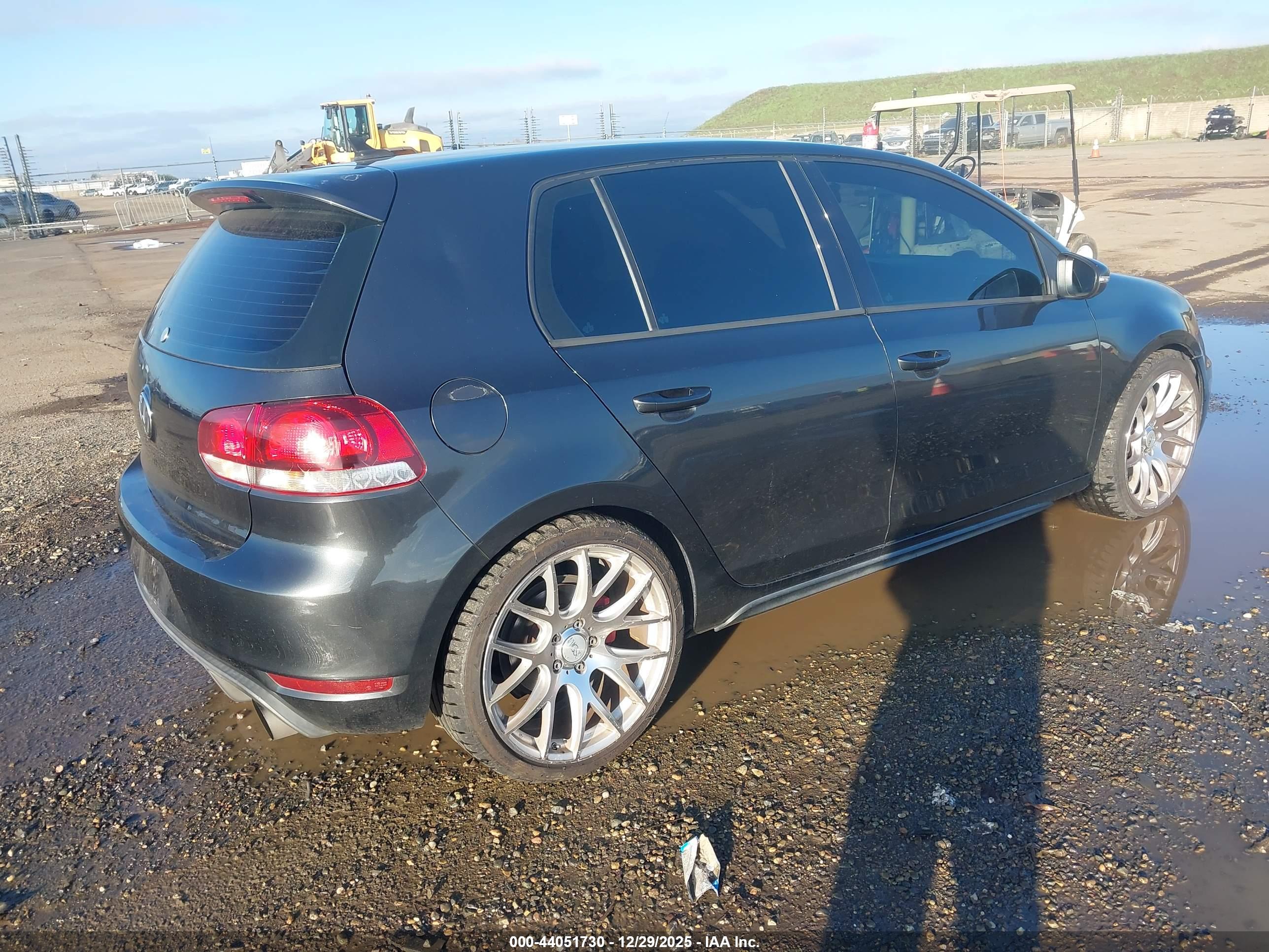 VOLKSWAGEN GTI image 4
