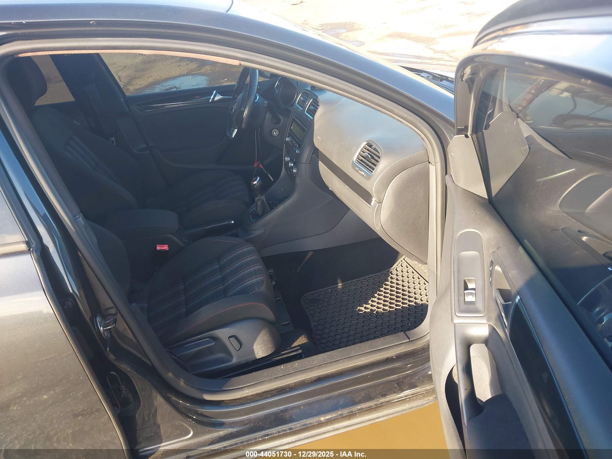 VOLKSWAGEN GTI image 5