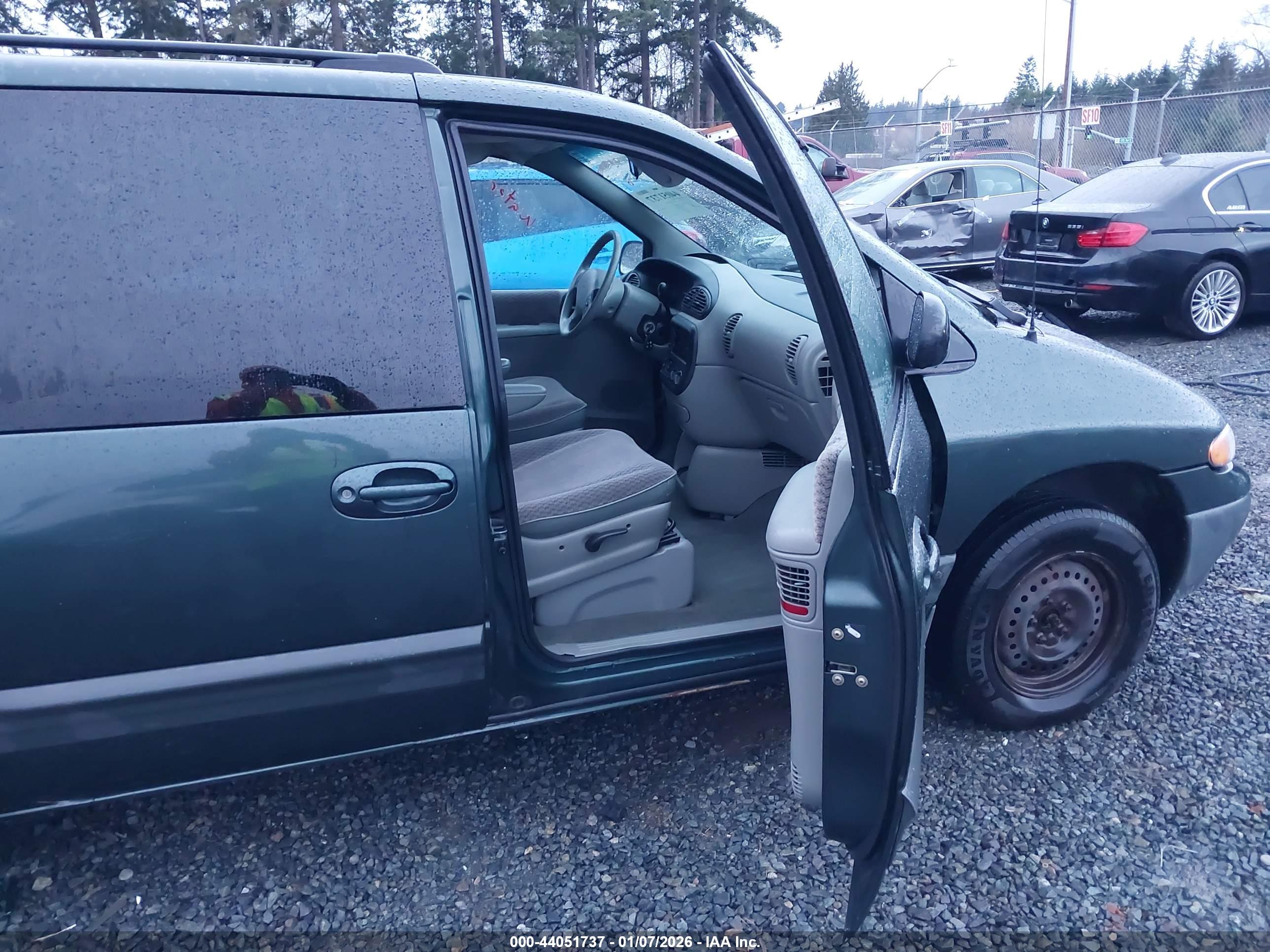 CHRYSLER GRAND image 5