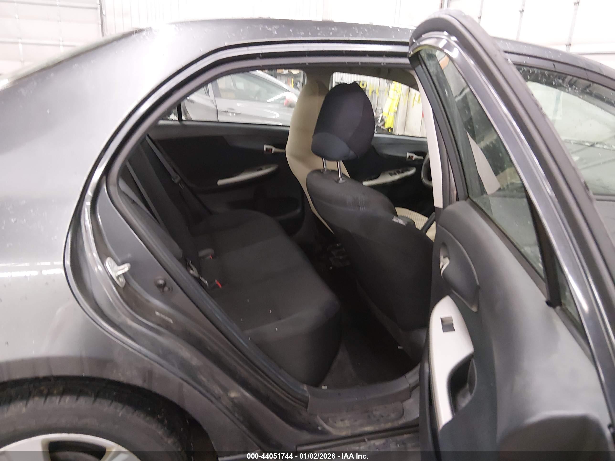 TOYOTA COROLLA image 8