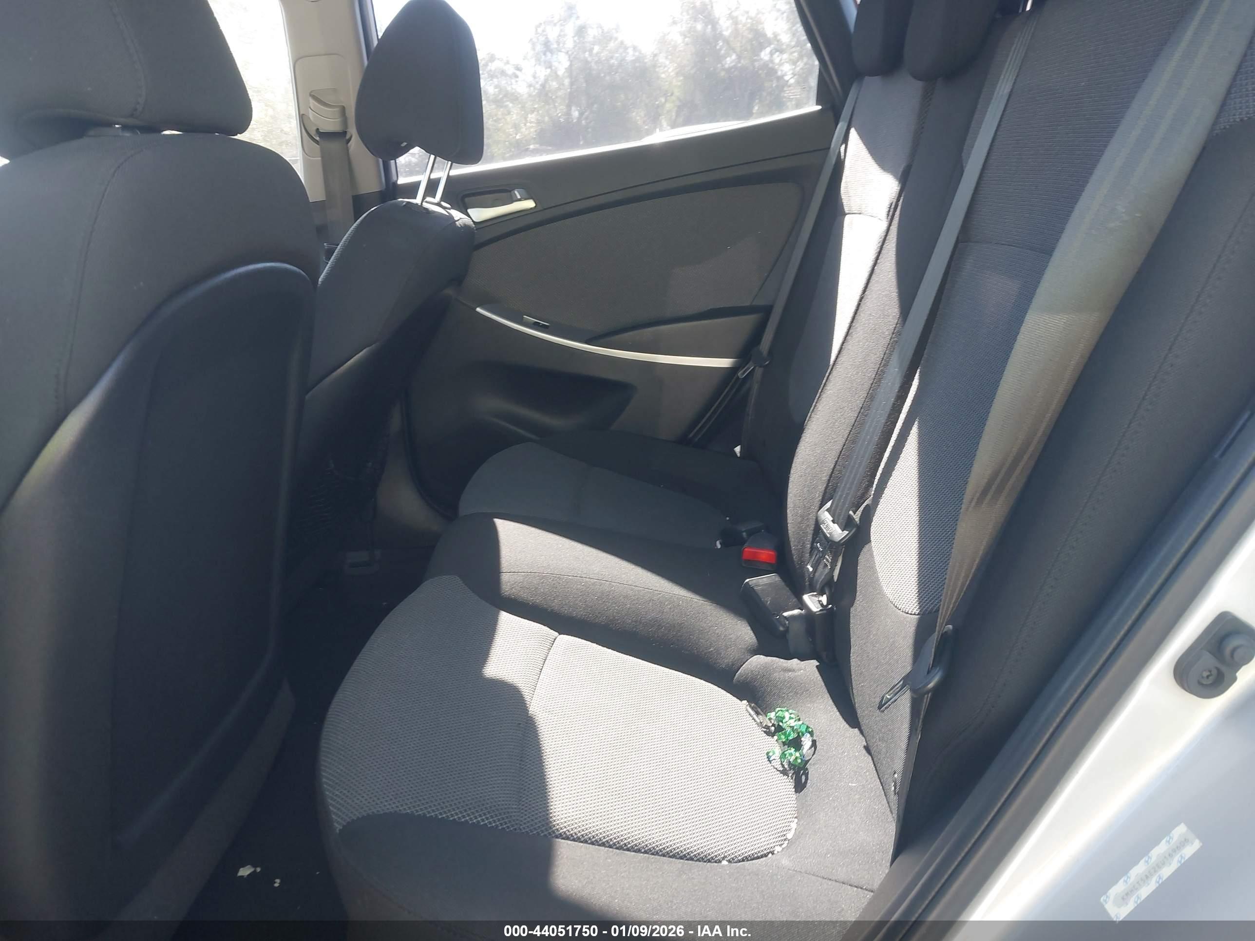 HYUNDAI ACCENT image 8