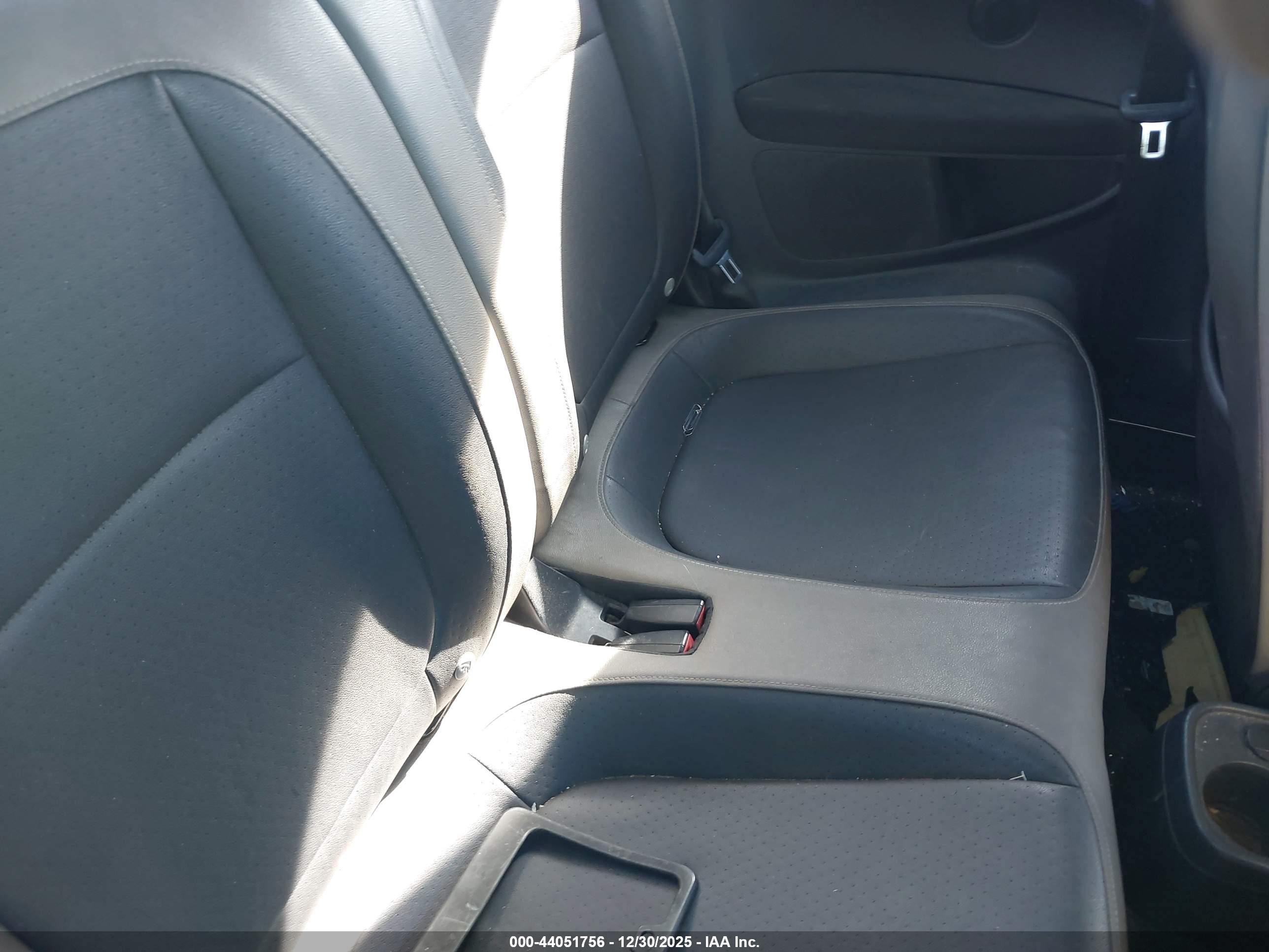VOLKSWAGEN BEETLE image 8