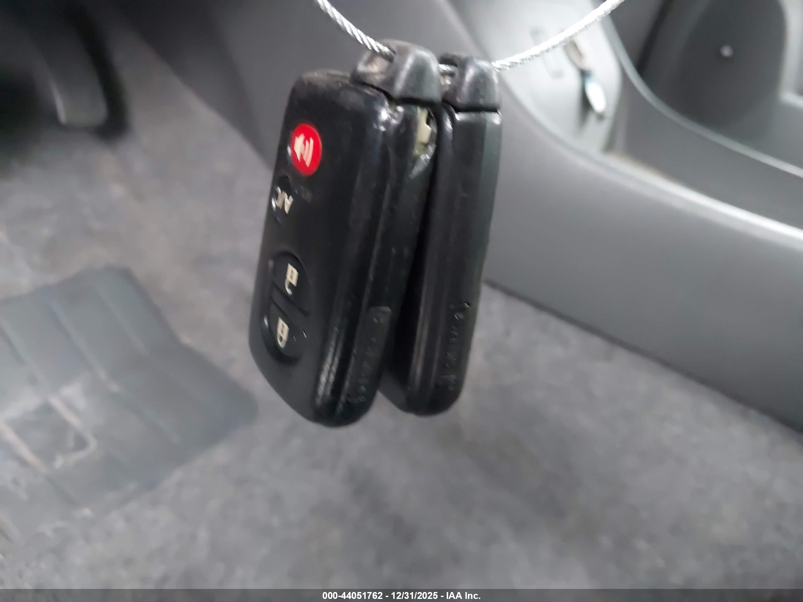 TOYOTA PRIUS image 11