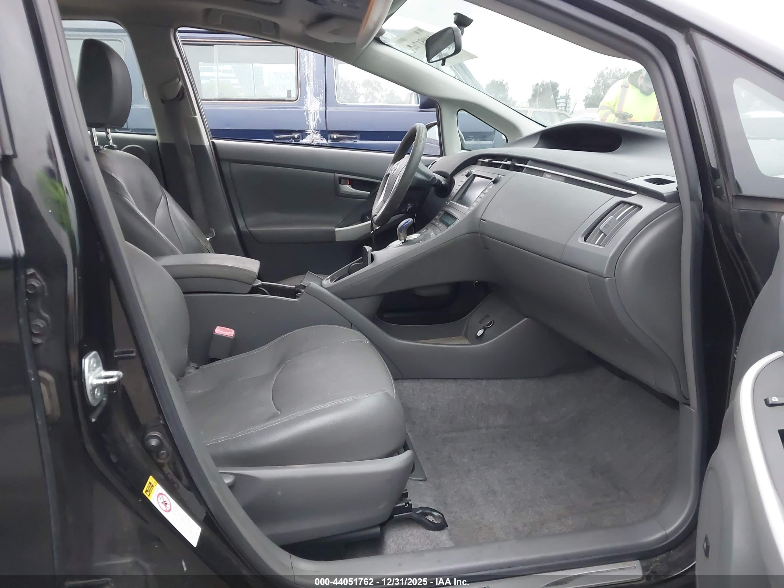 TOYOTA PRIUS image 5