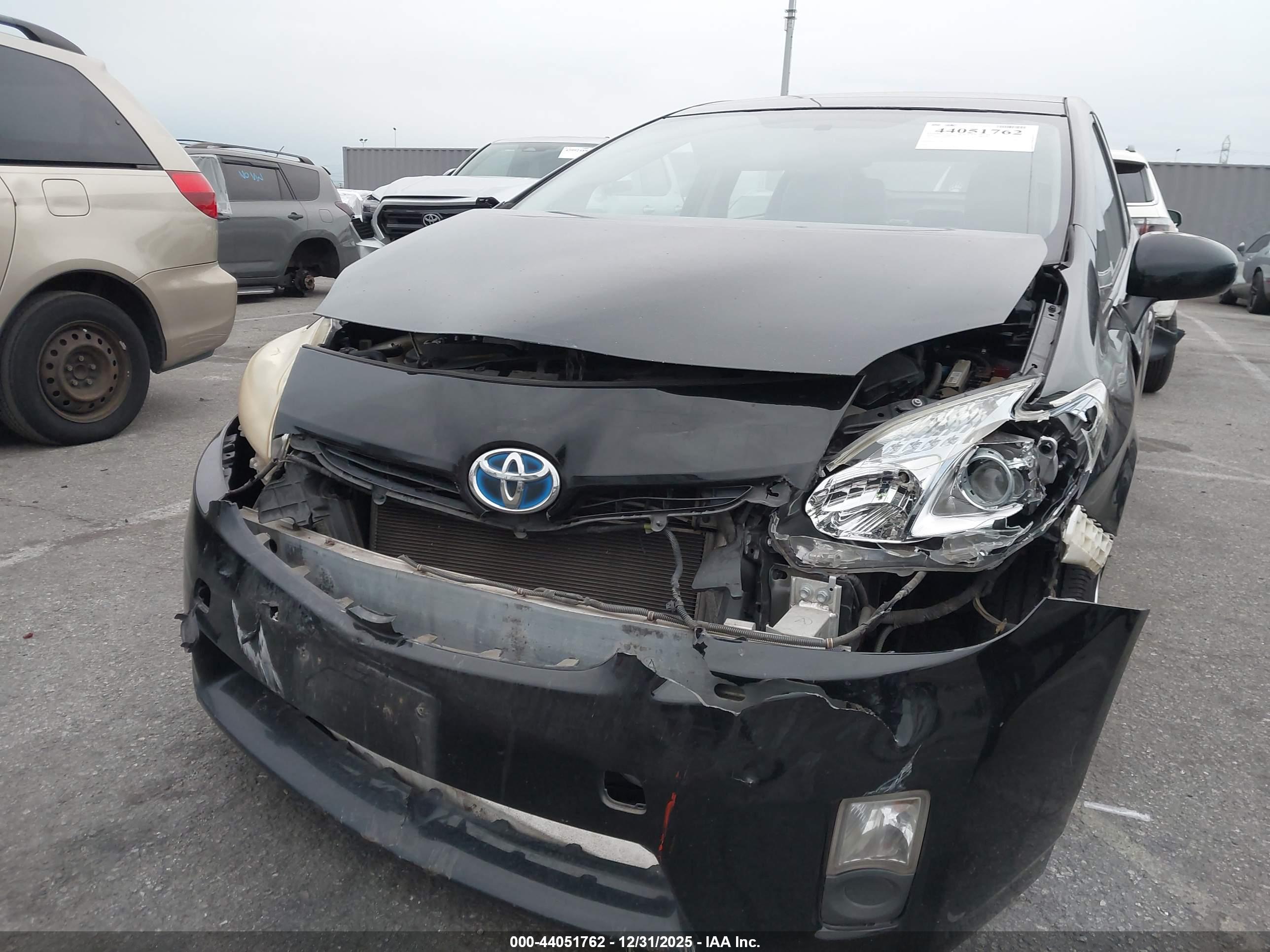 TOYOTA PRIUS image 6